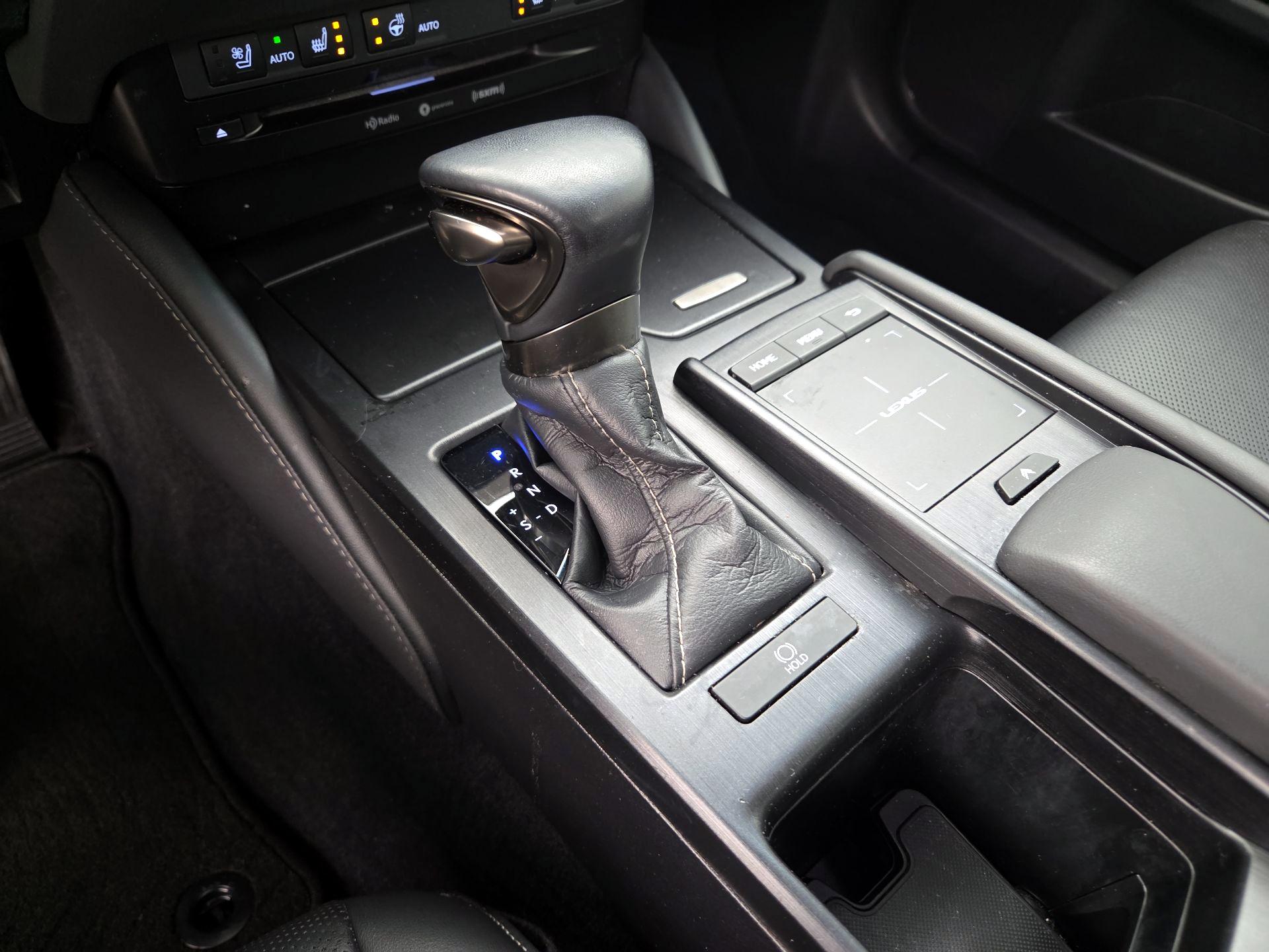 Thumbnail: 2021 Lexus ES - 17