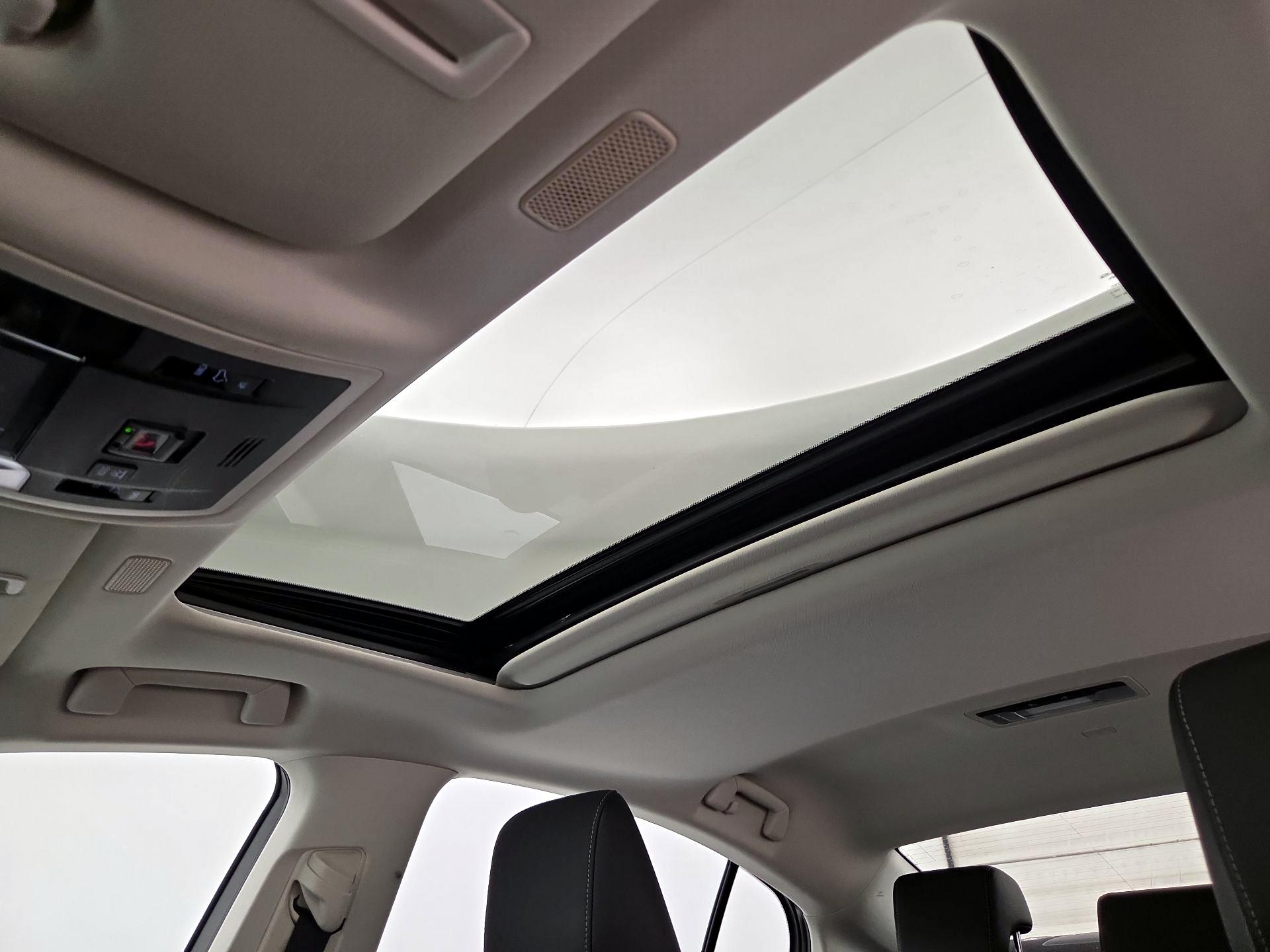 Thumbnail: 2021 Lexus ES - 19