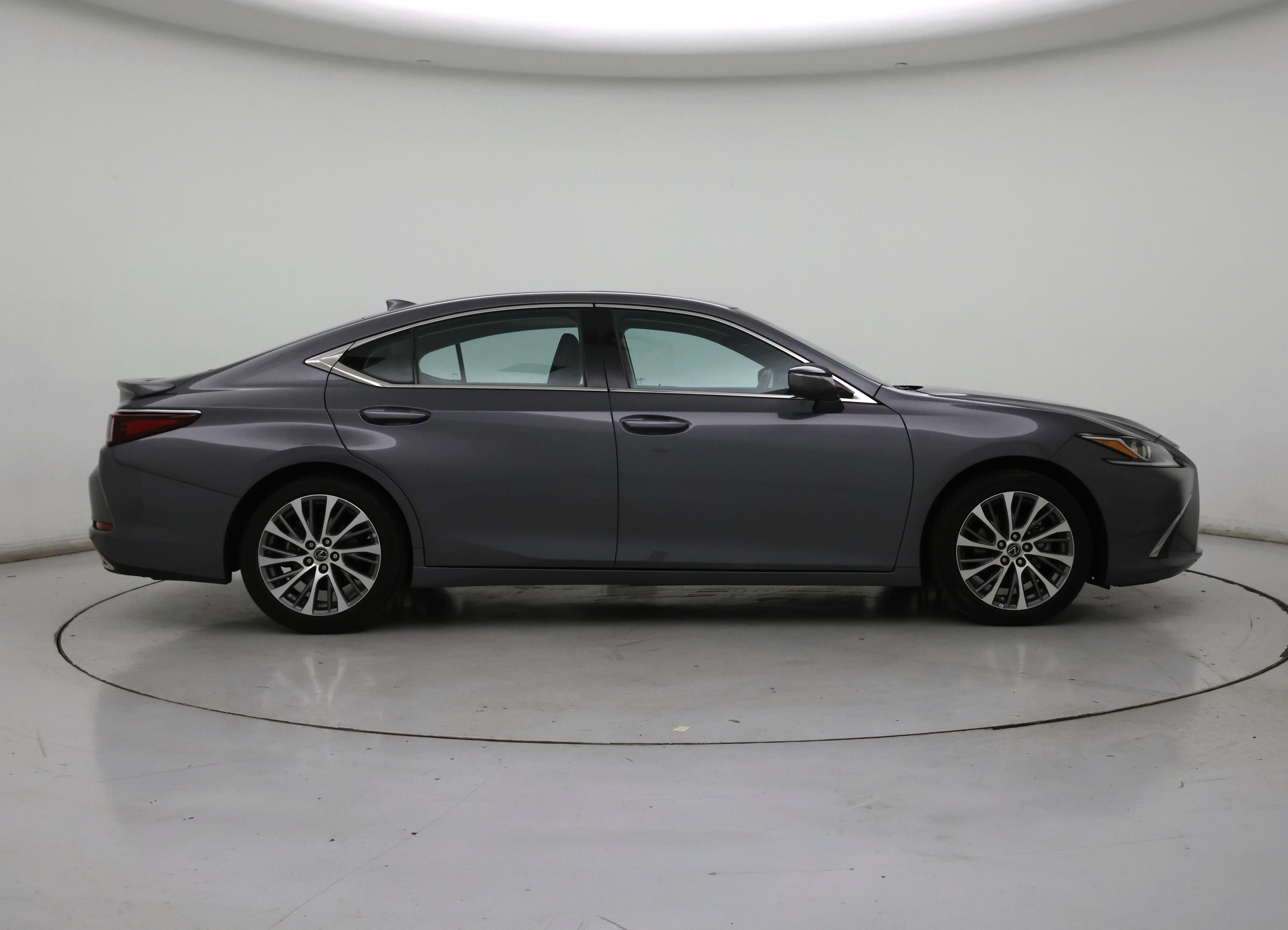 Thumbnail: 2021 Lexus ES - 7