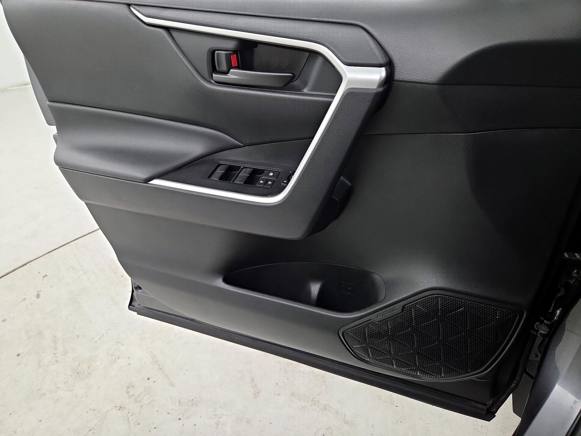 Thumbnail: 2021 Toyota RAV4 - 12