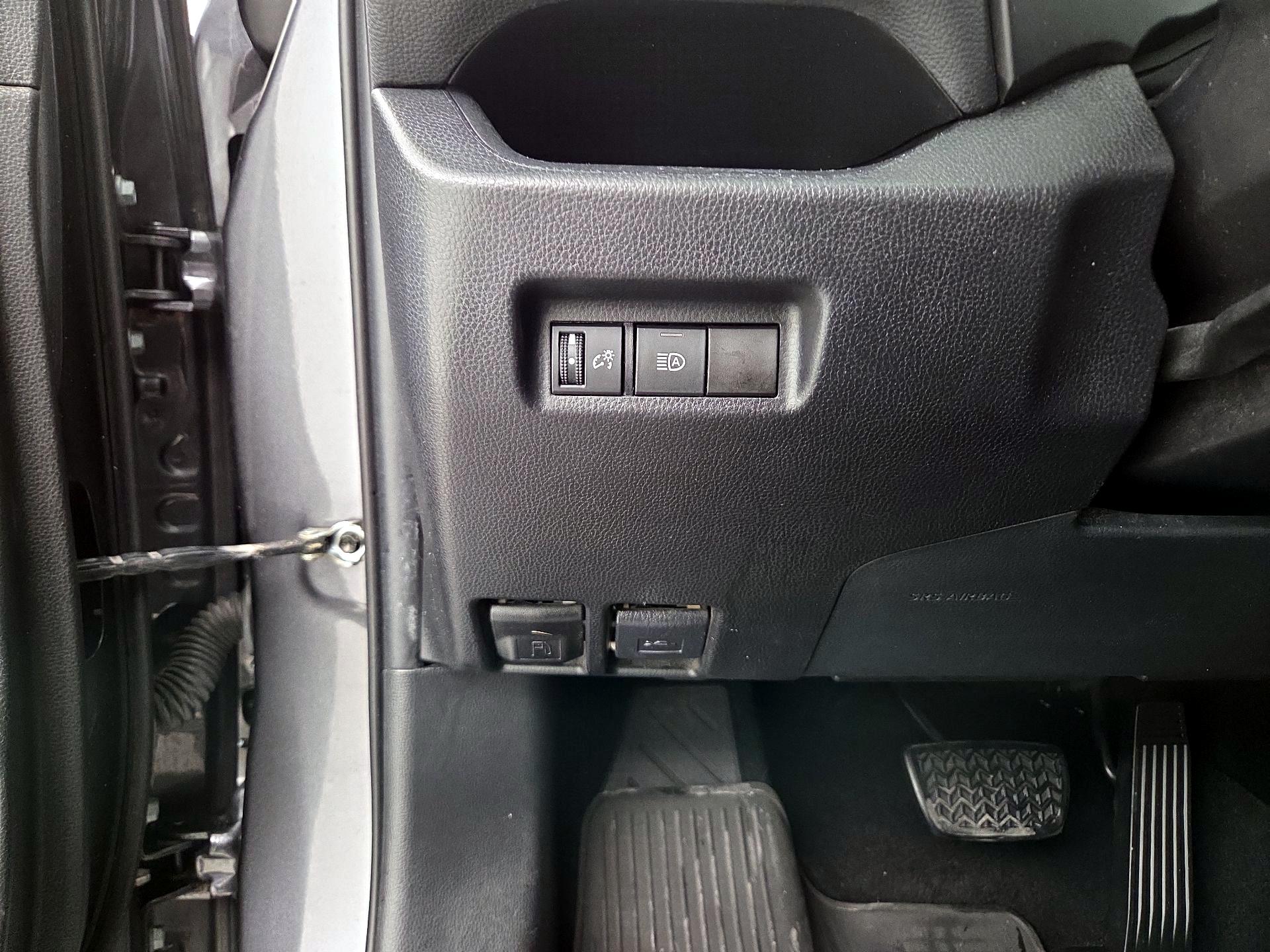 Thumbnail: 2021 Toyota RAV4 - 13