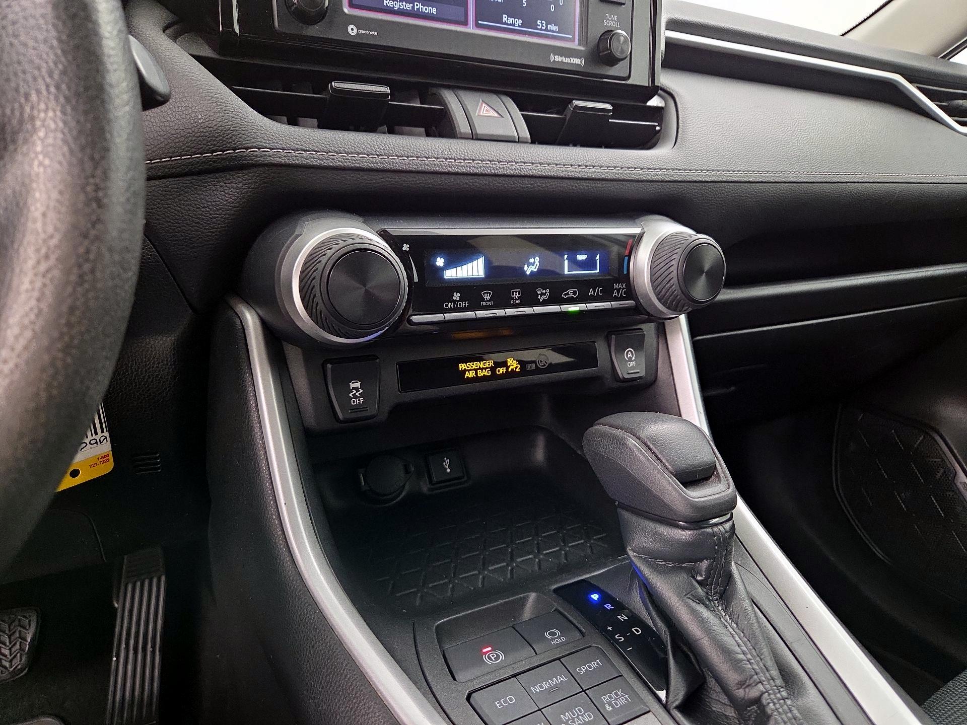 Thumbnail: 2021 Toyota RAV4 - 16