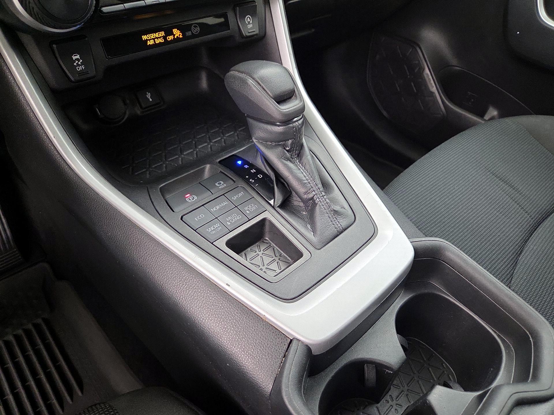 Thumbnail: 2021 Toyota RAV4 - 17