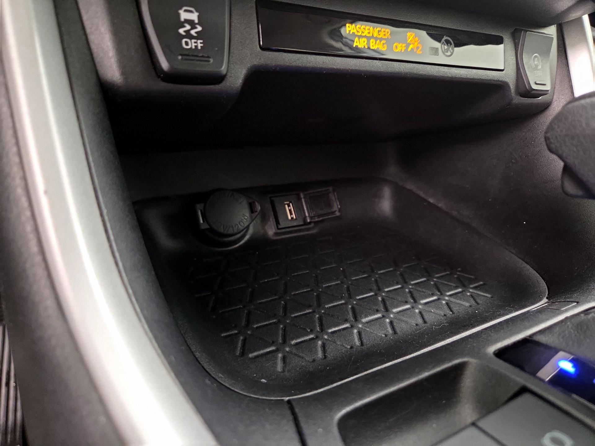 Thumbnail: 2021 Toyota RAV4 - 18