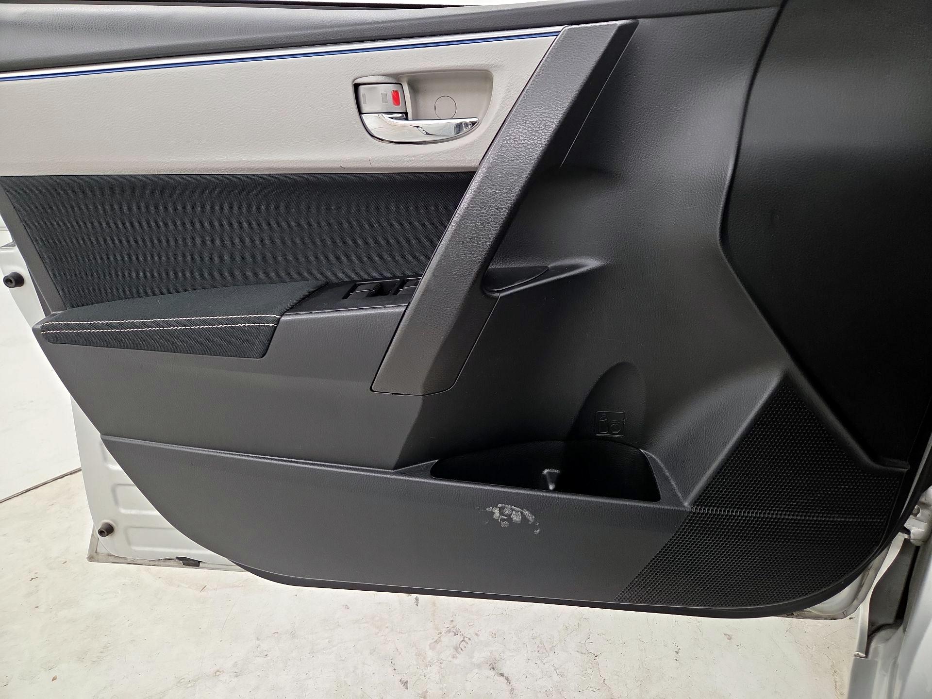 Thumbnail: 2016 Toyota Corolla - 12