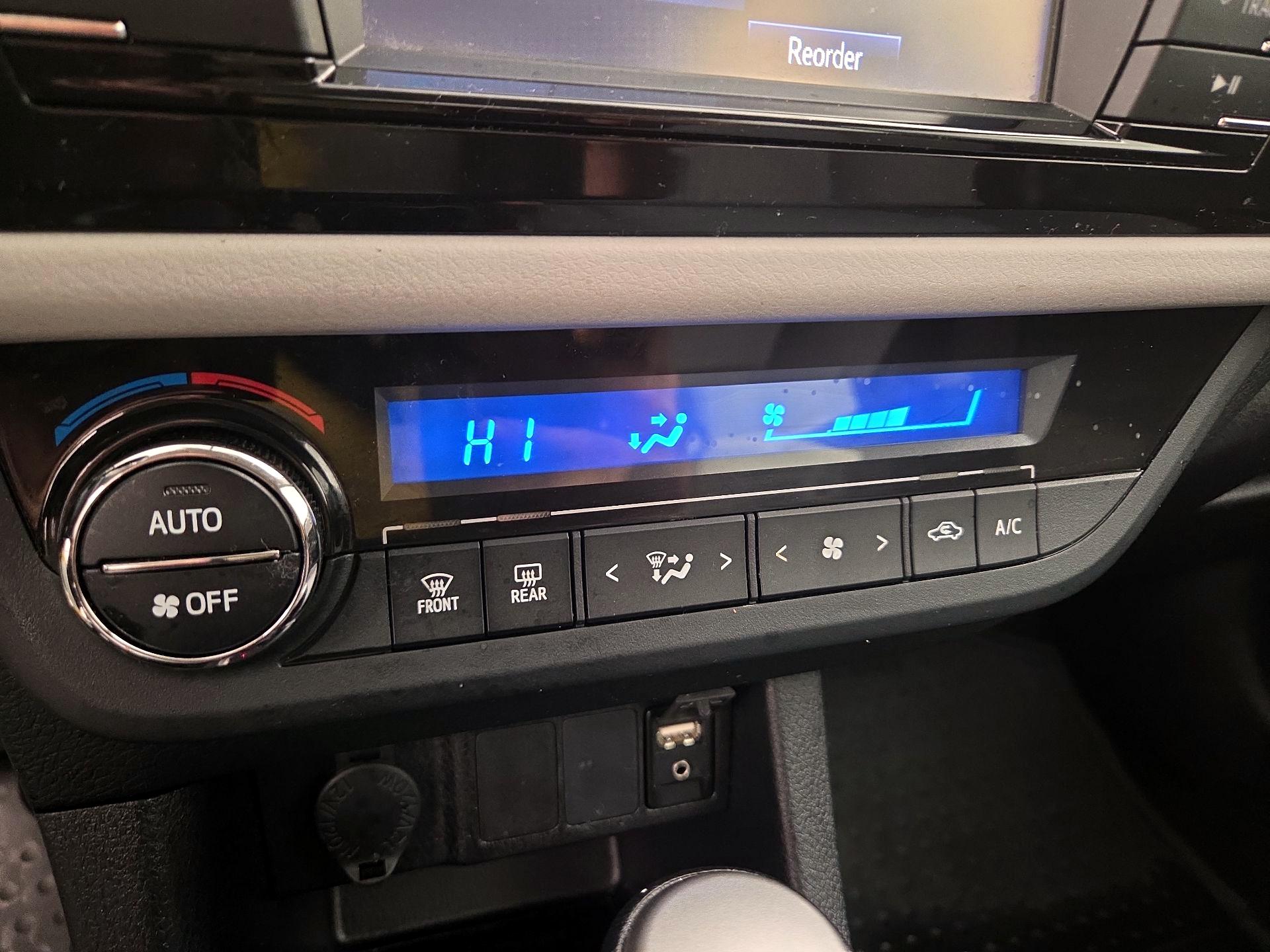 Thumbnail: 2016 Toyota Corolla - 16