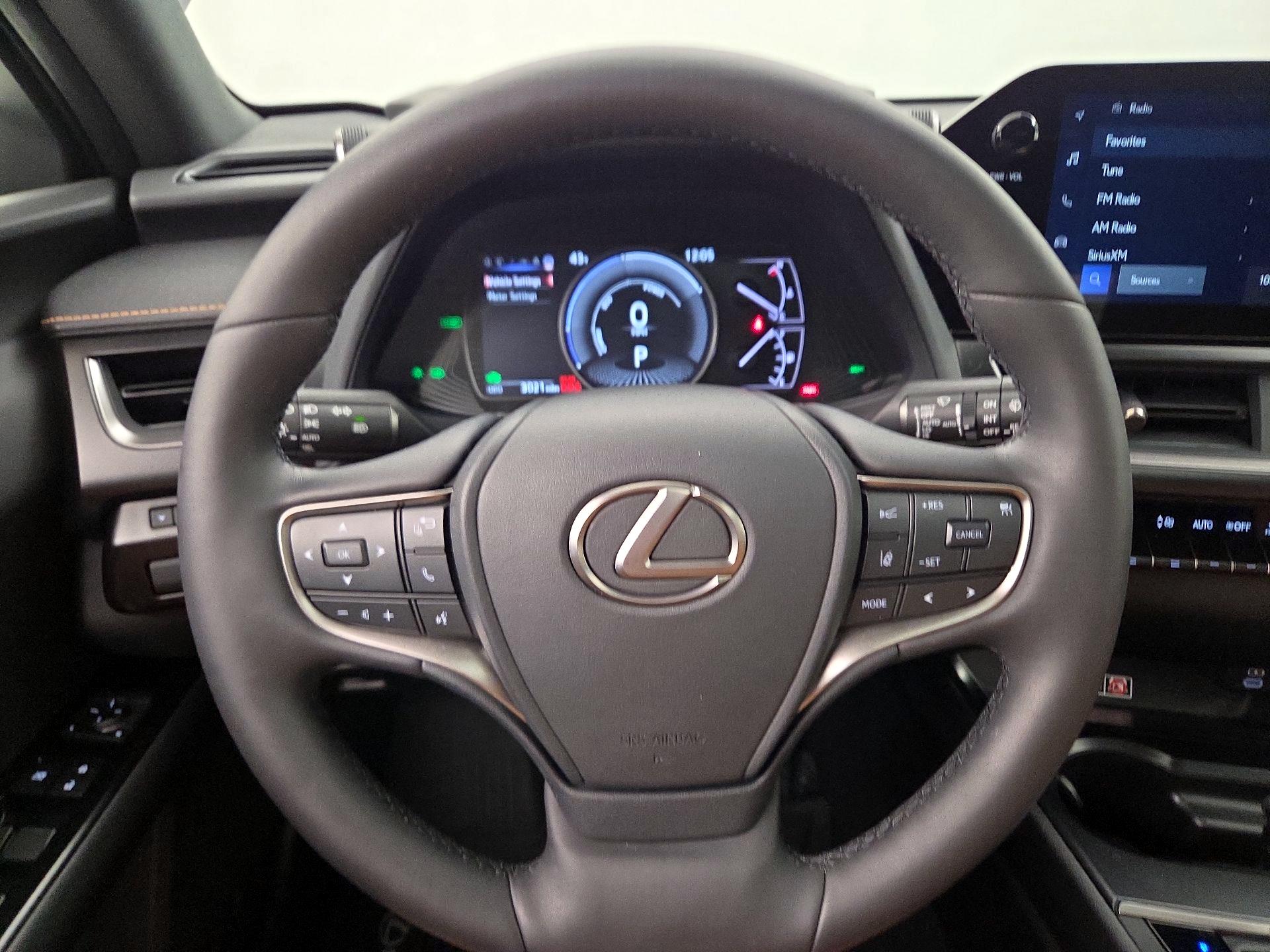 Thumbnail: 2023 Lexus UX - 10