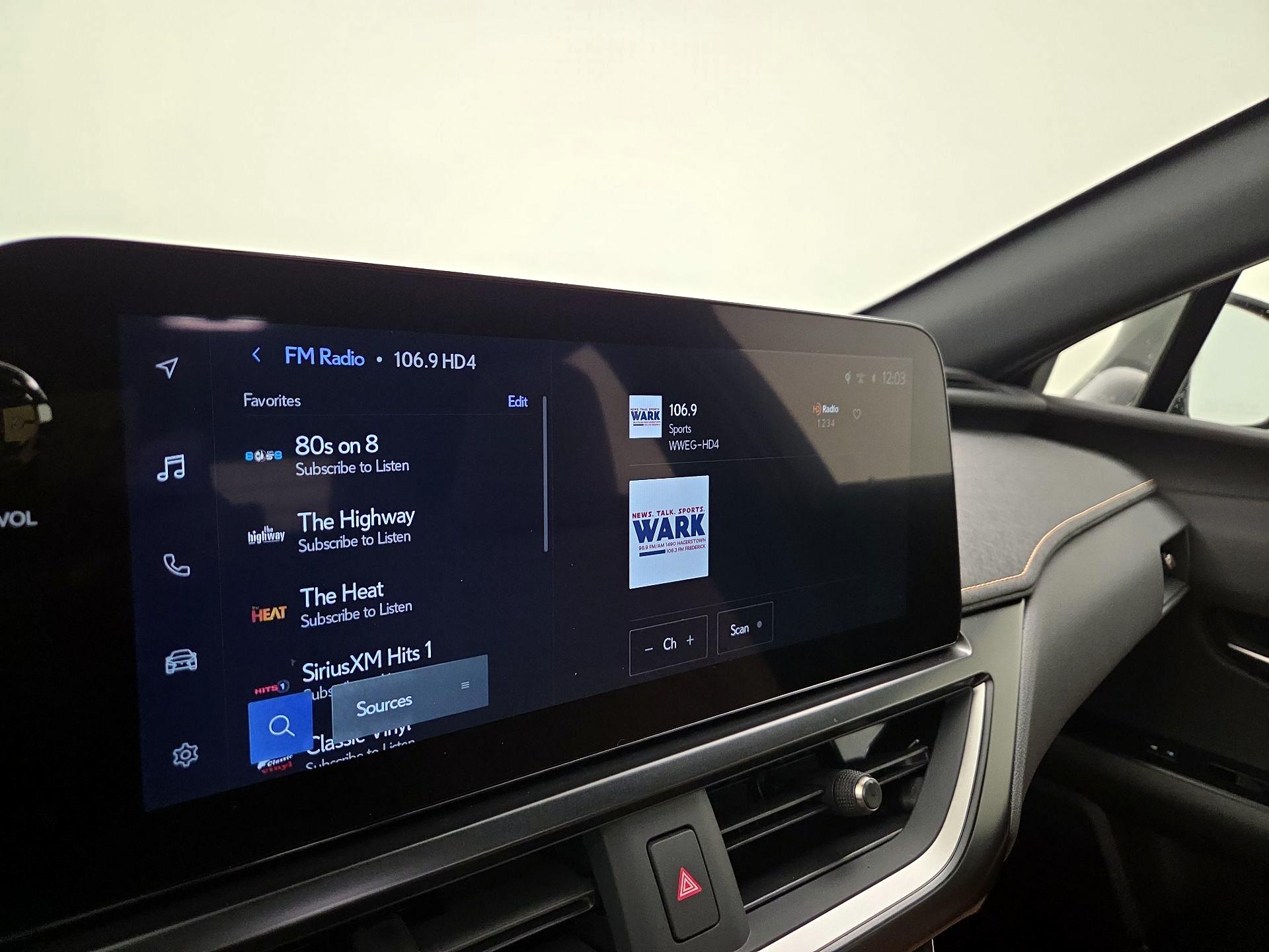 Thumbnail: 2023 Lexus UX - 15