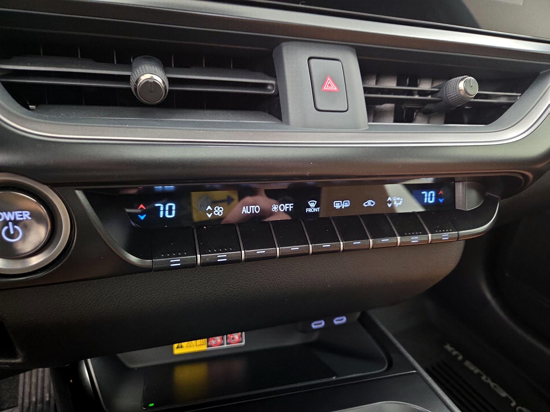 Thumbnail: 2023 Lexus UX - 16