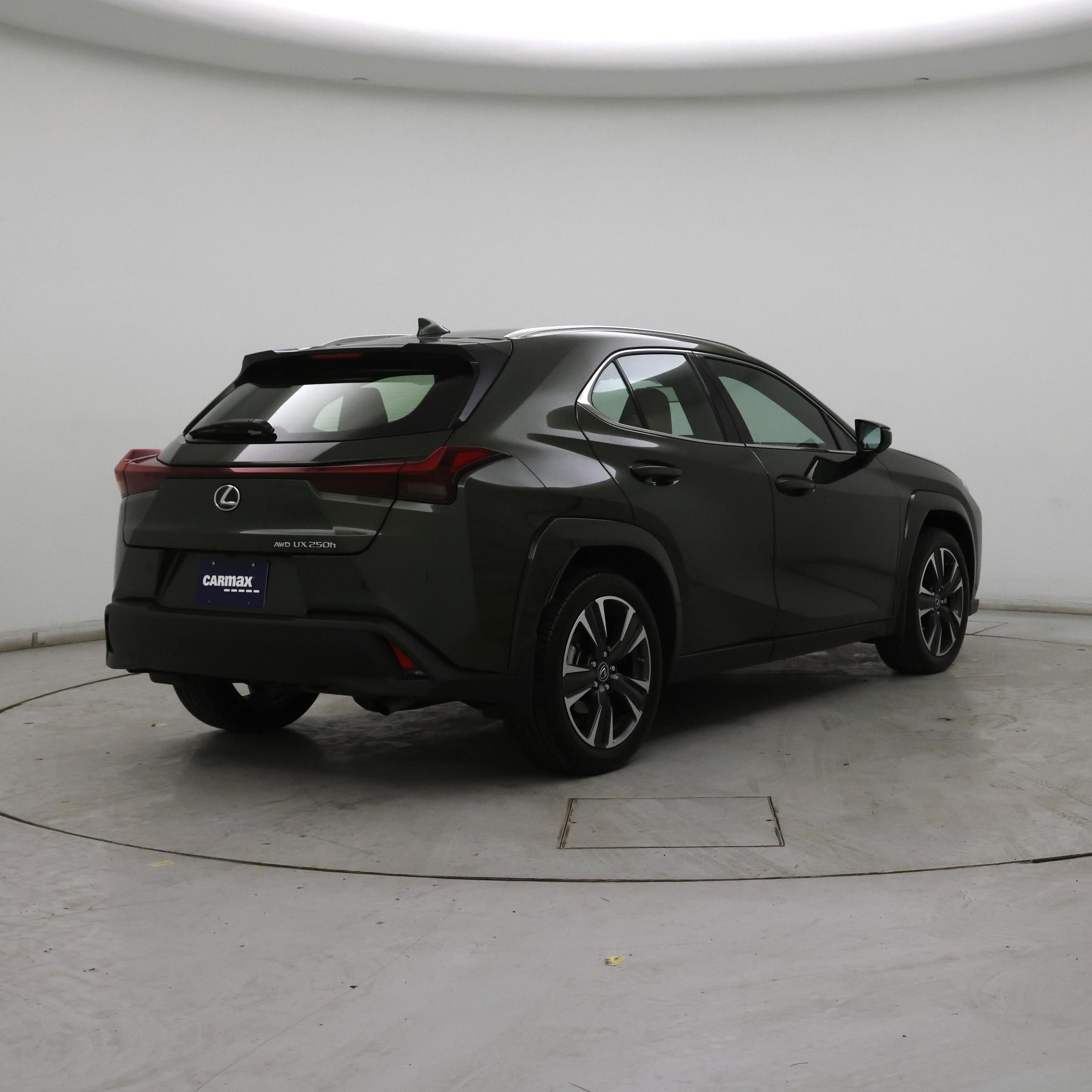 Thumbnail: 2023 Lexus UX - 8