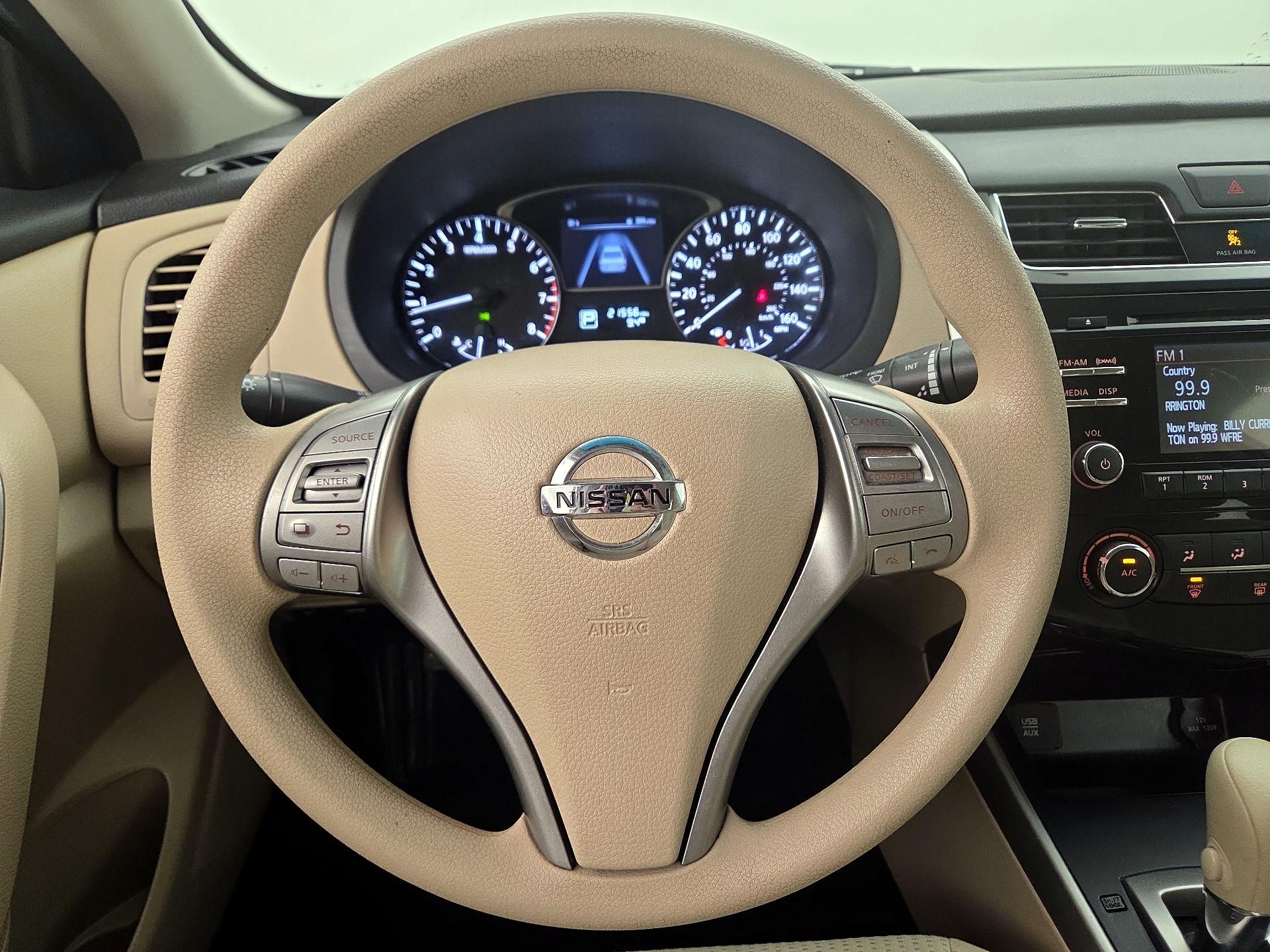 Thumbnail: 2015 Nissan Altima - 10