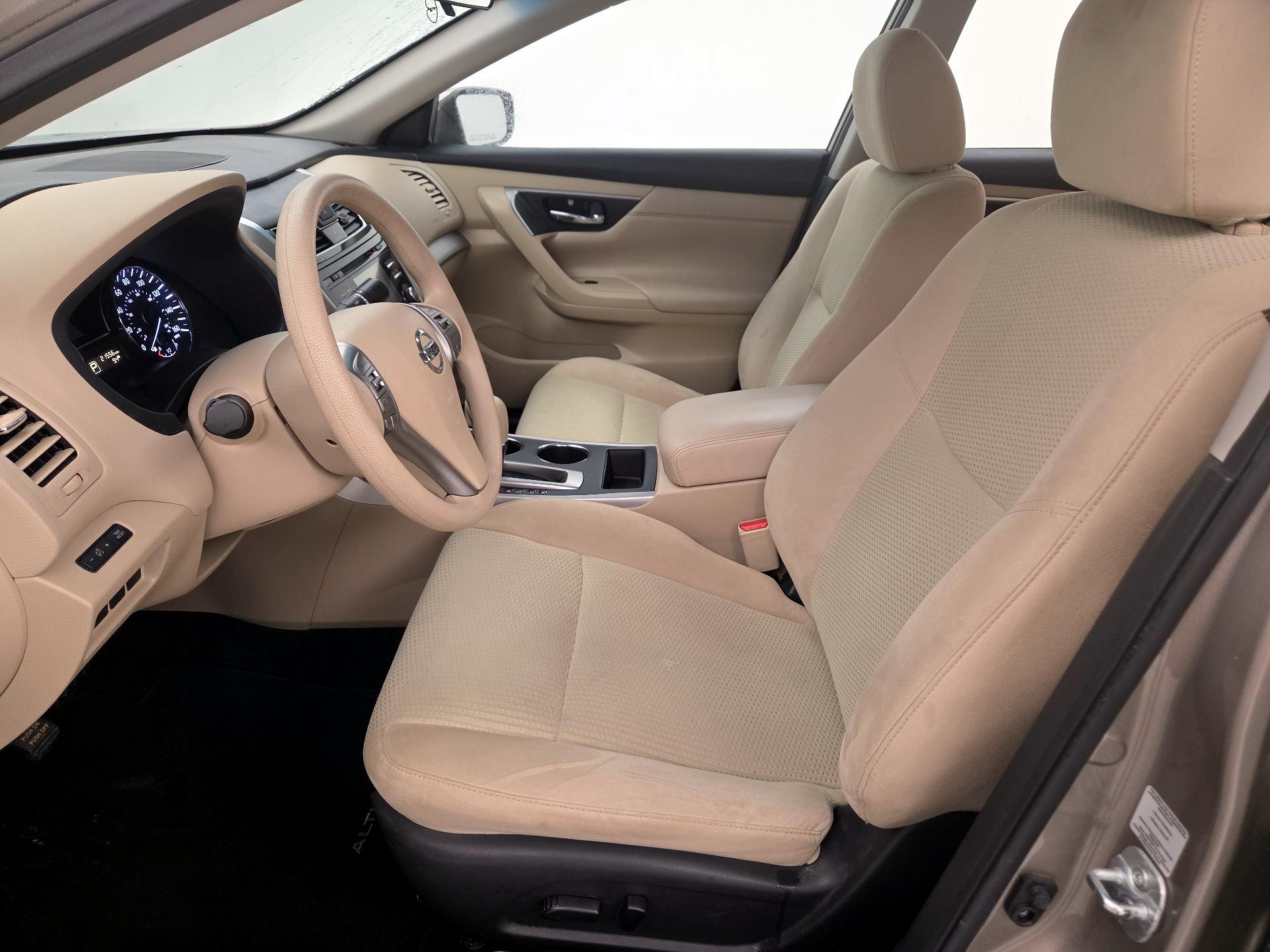 Thumbnail: 2015 Nissan Altima - 11