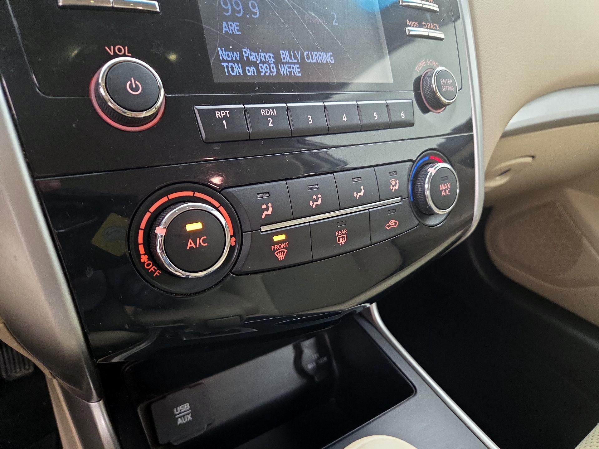 Thumbnail: 2015 Nissan Altima - 16