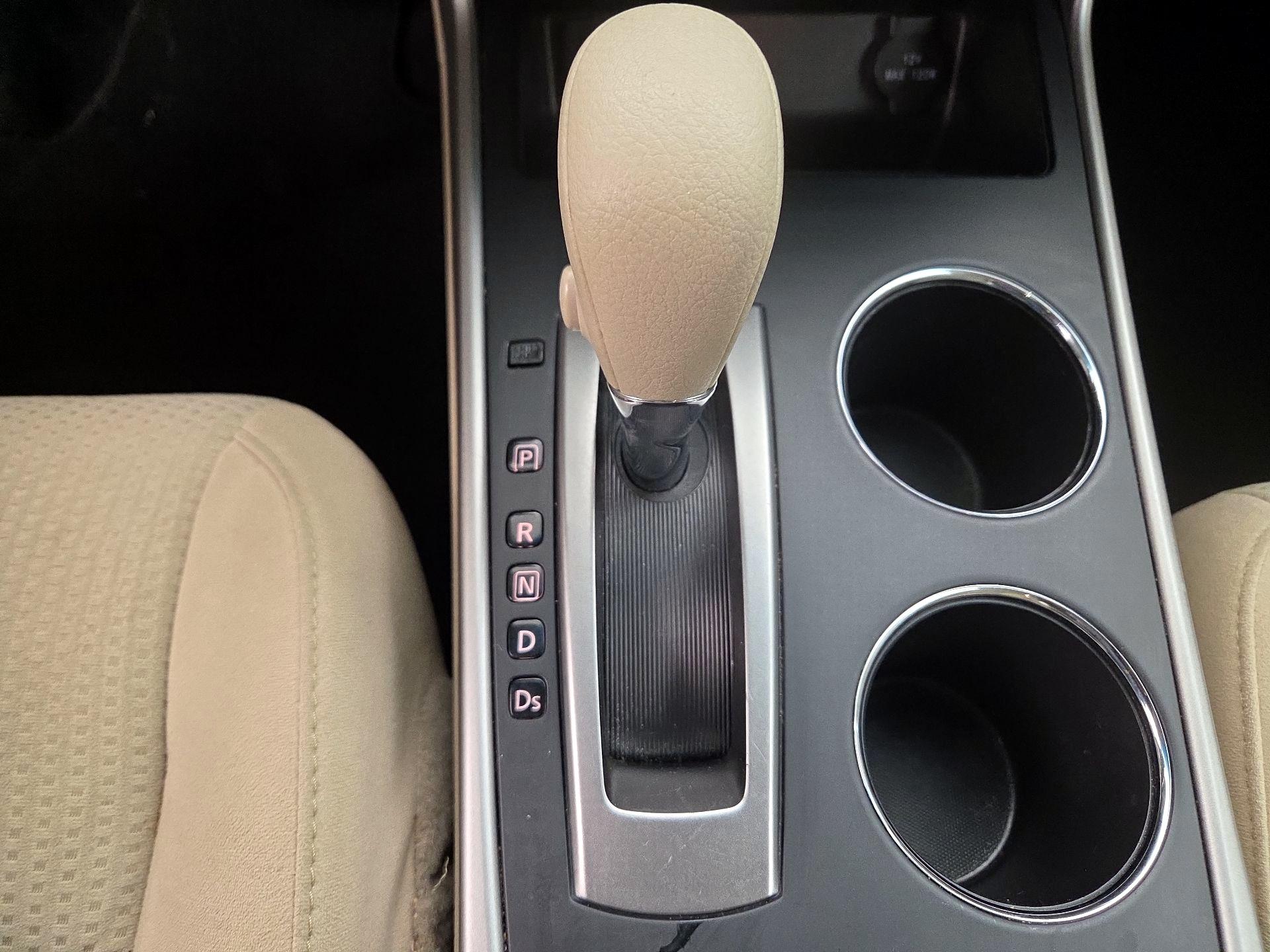 Thumbnail: 2015 Nissan Altima - 17