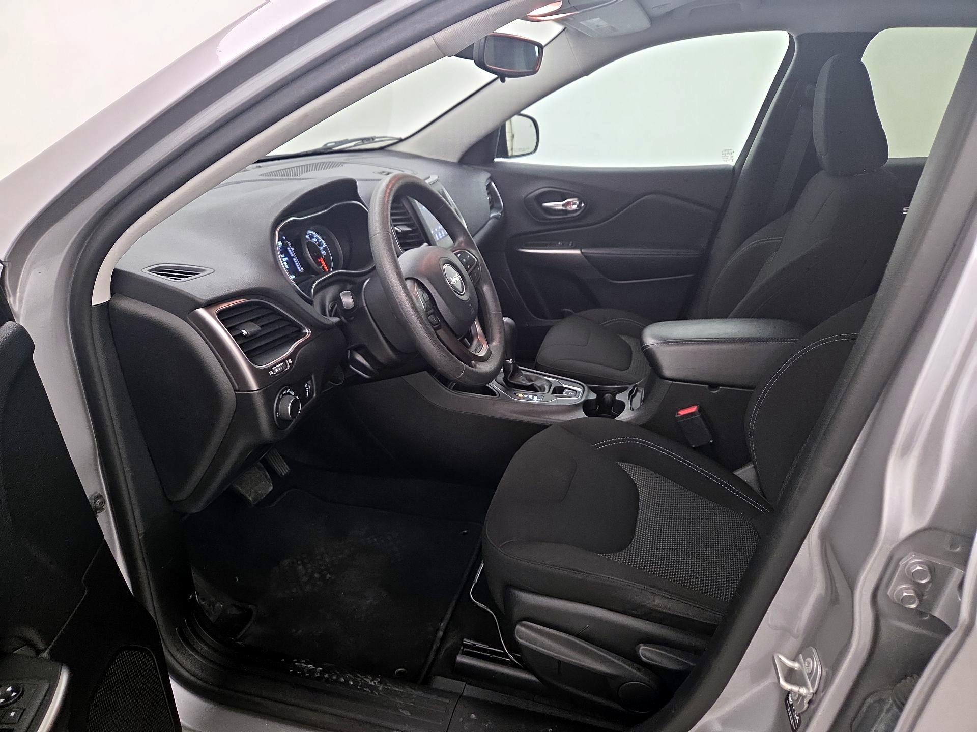 Thumbnail: 2021 Jeep Cherokee - 11