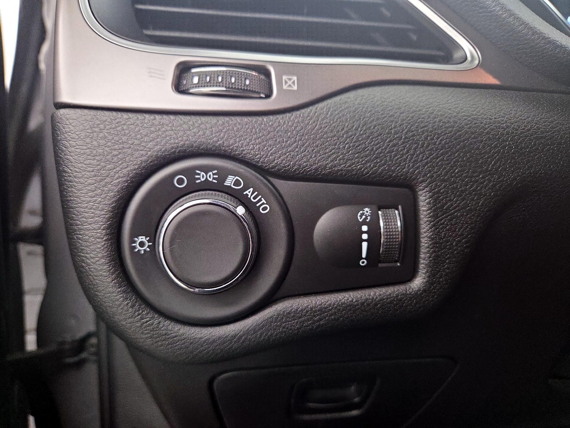 Thumbnail: 2021 Jeep Cherokee - 13