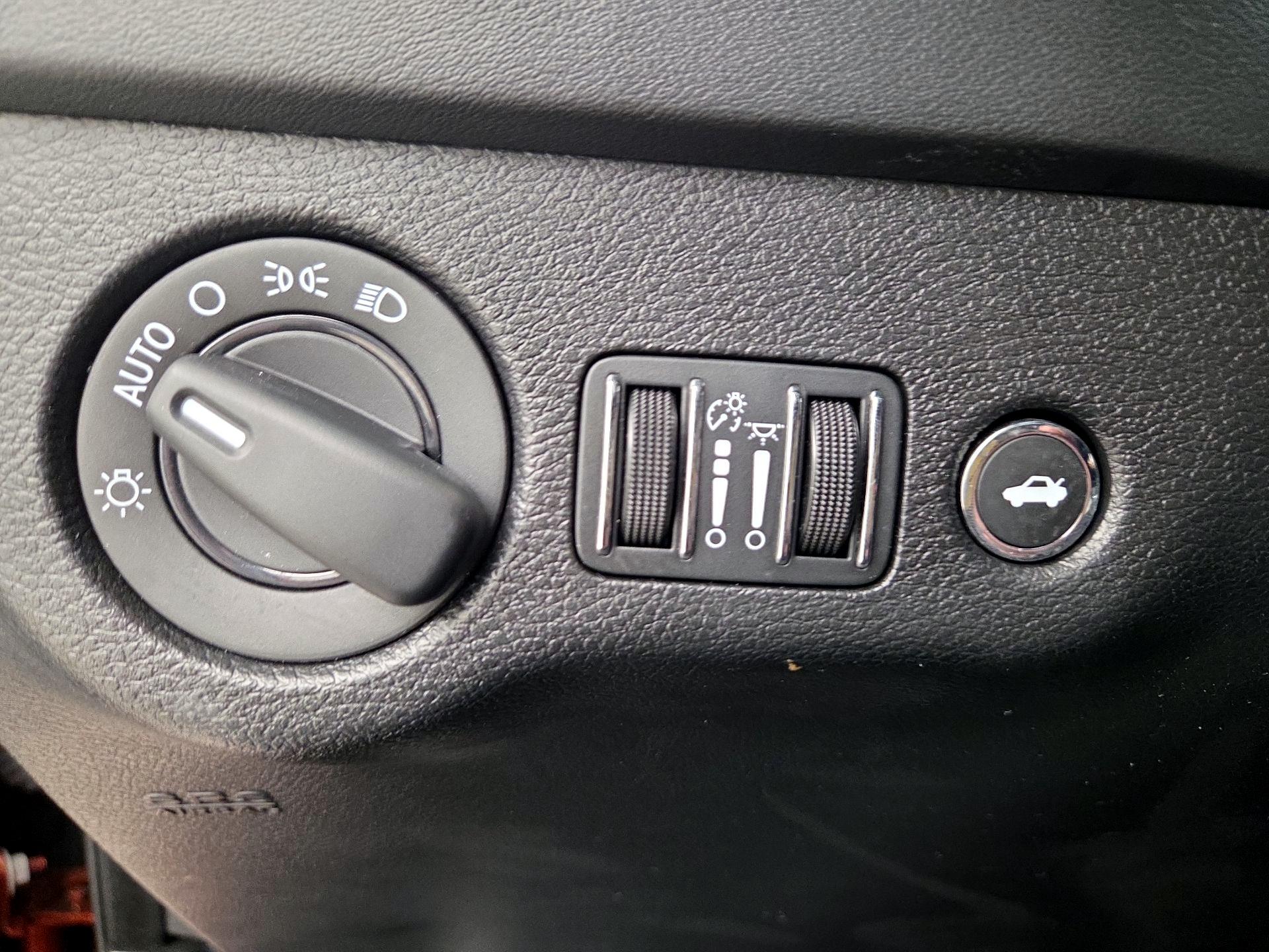 Thumbnail: 2021 Dodge Charger - 13