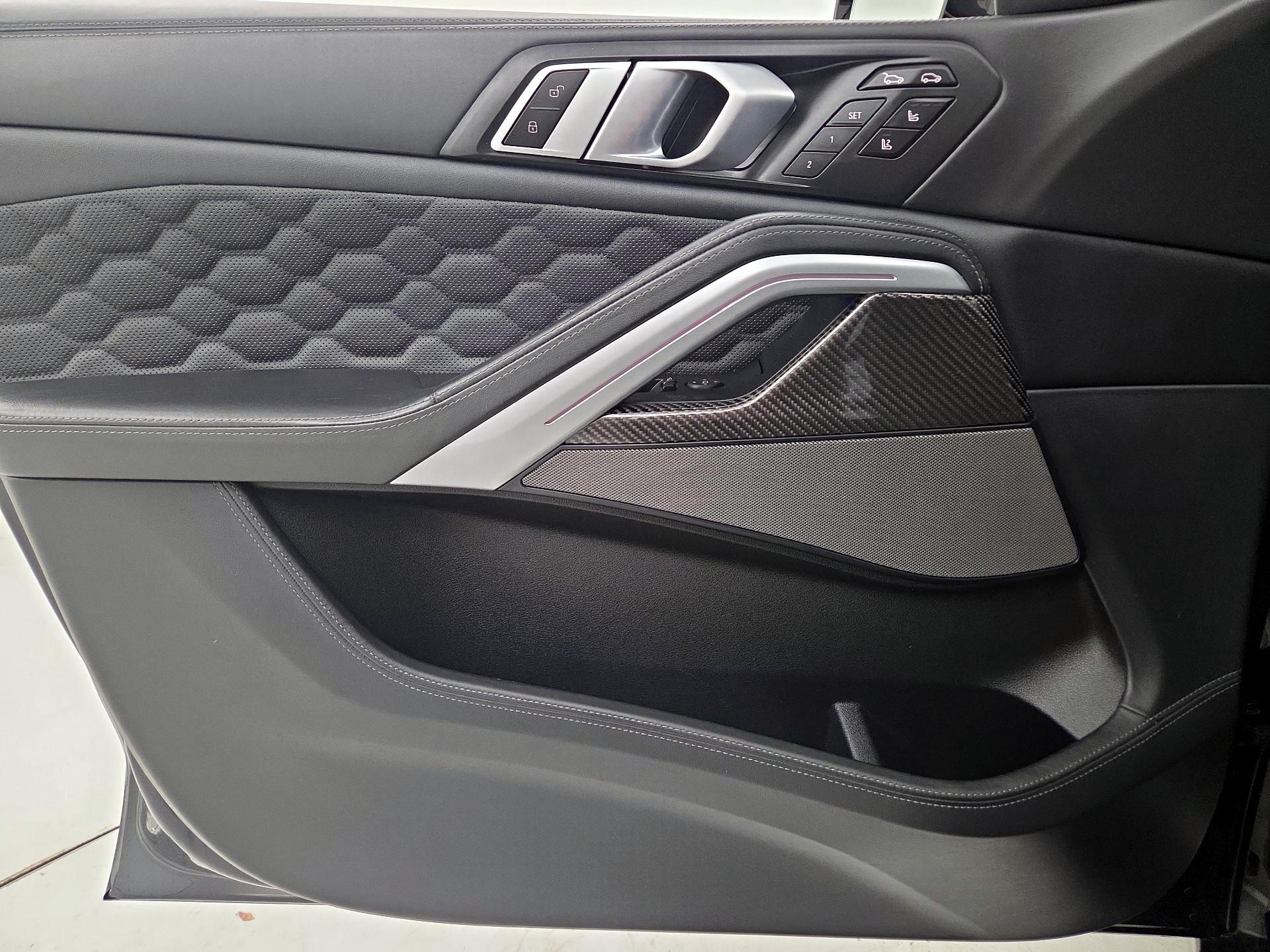 Thumbnail: 2021 BMW X6 - 12