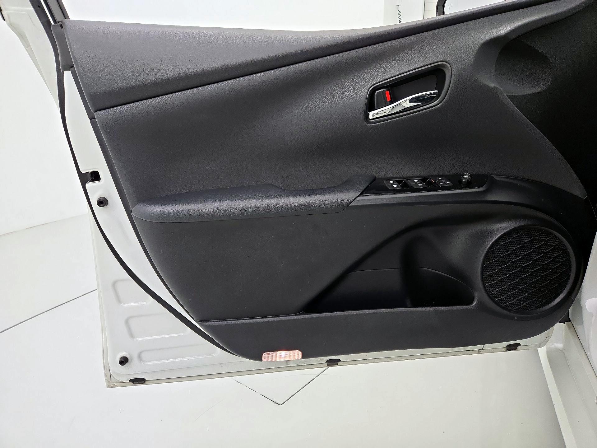 Thumbnail: 2016 Toyota Prius - 12