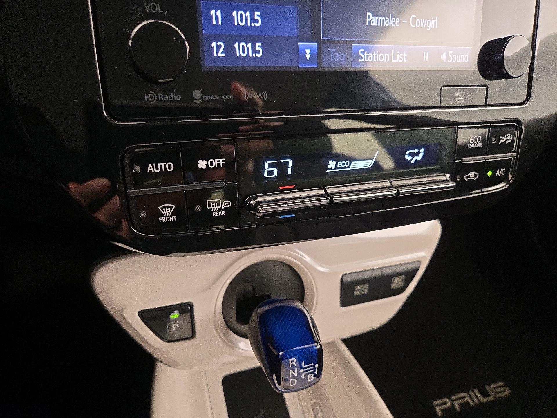 Thumbnail: 2016 Toyota Prius - 17