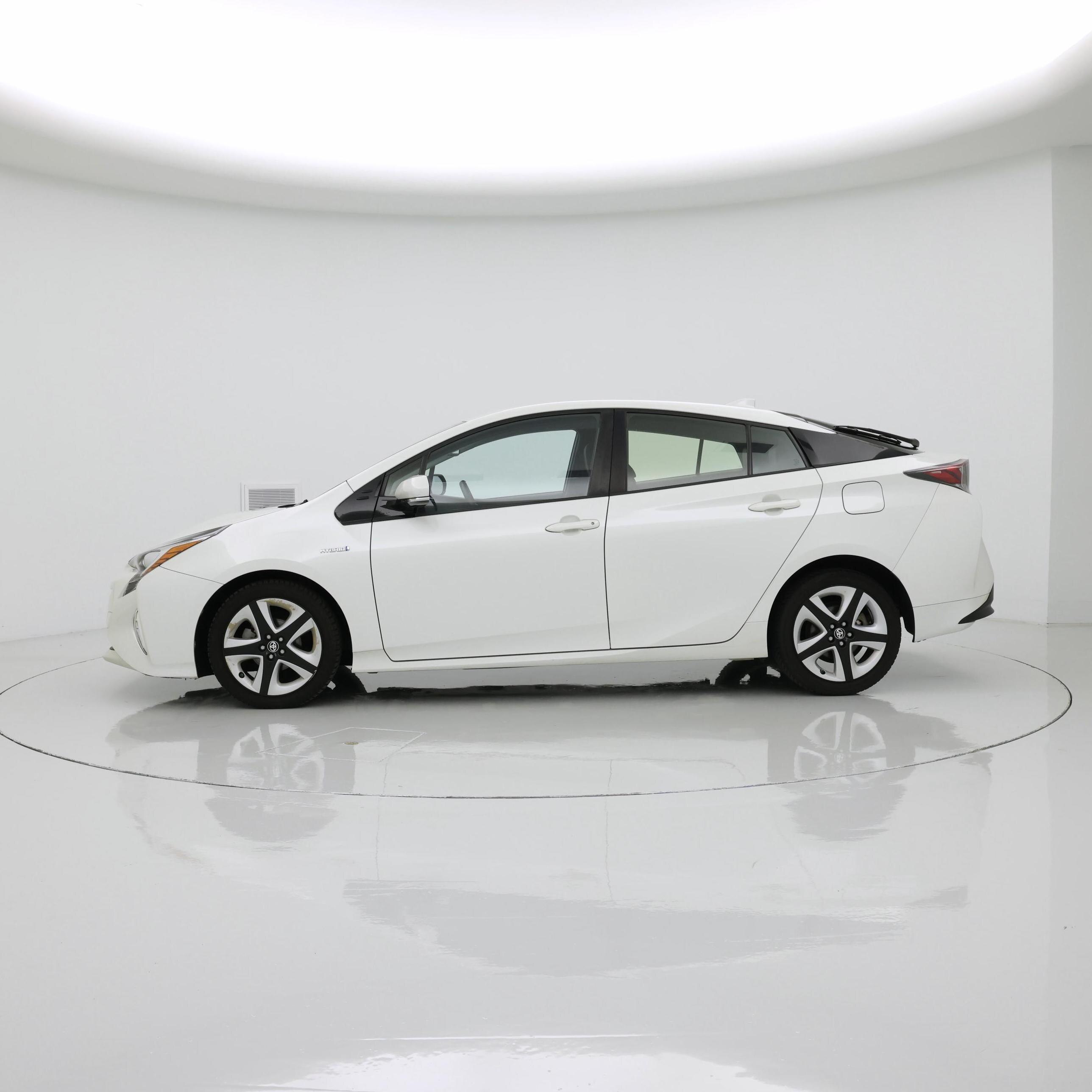Thumbnail: 2016 Toyota Prius - 3