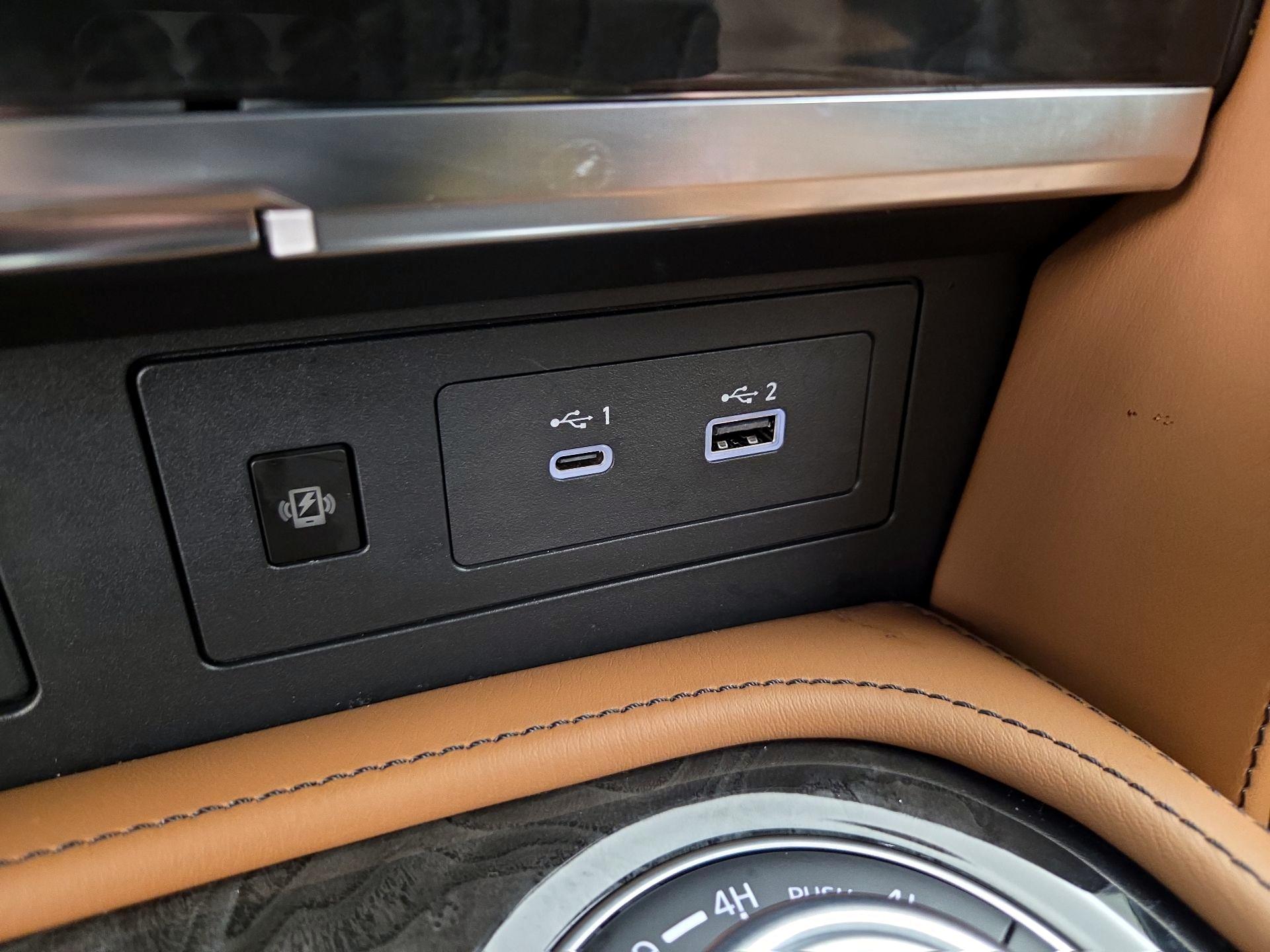 Thumbnail: 2023 INFINITI QX80 - 19