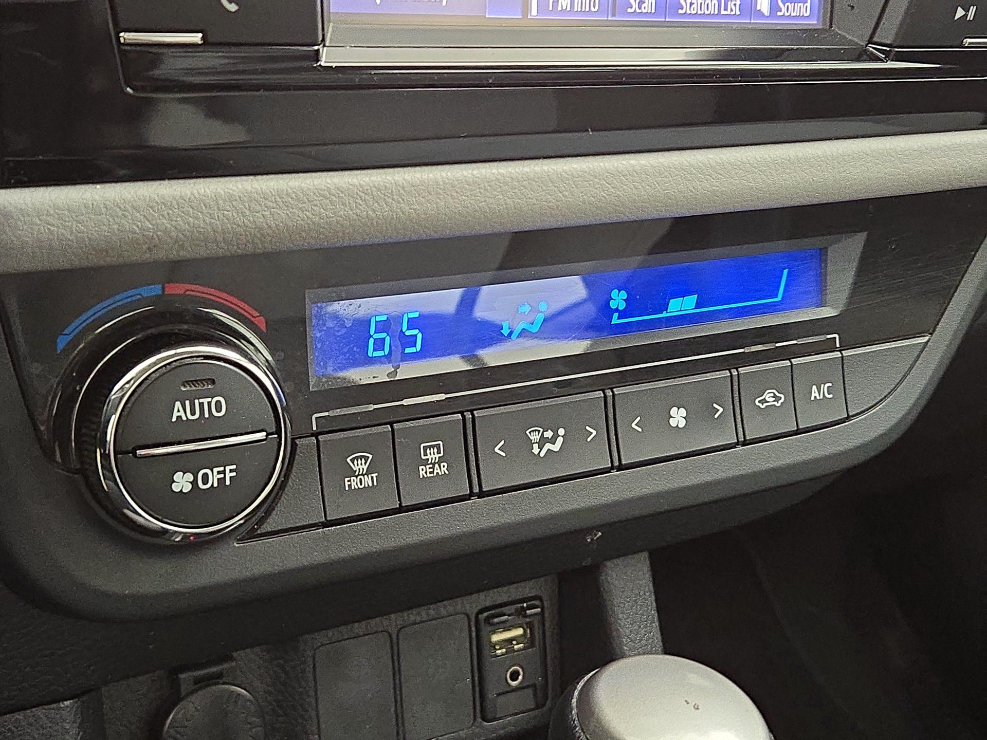 Thumbnail: 2016 Toyota Corolla - 16