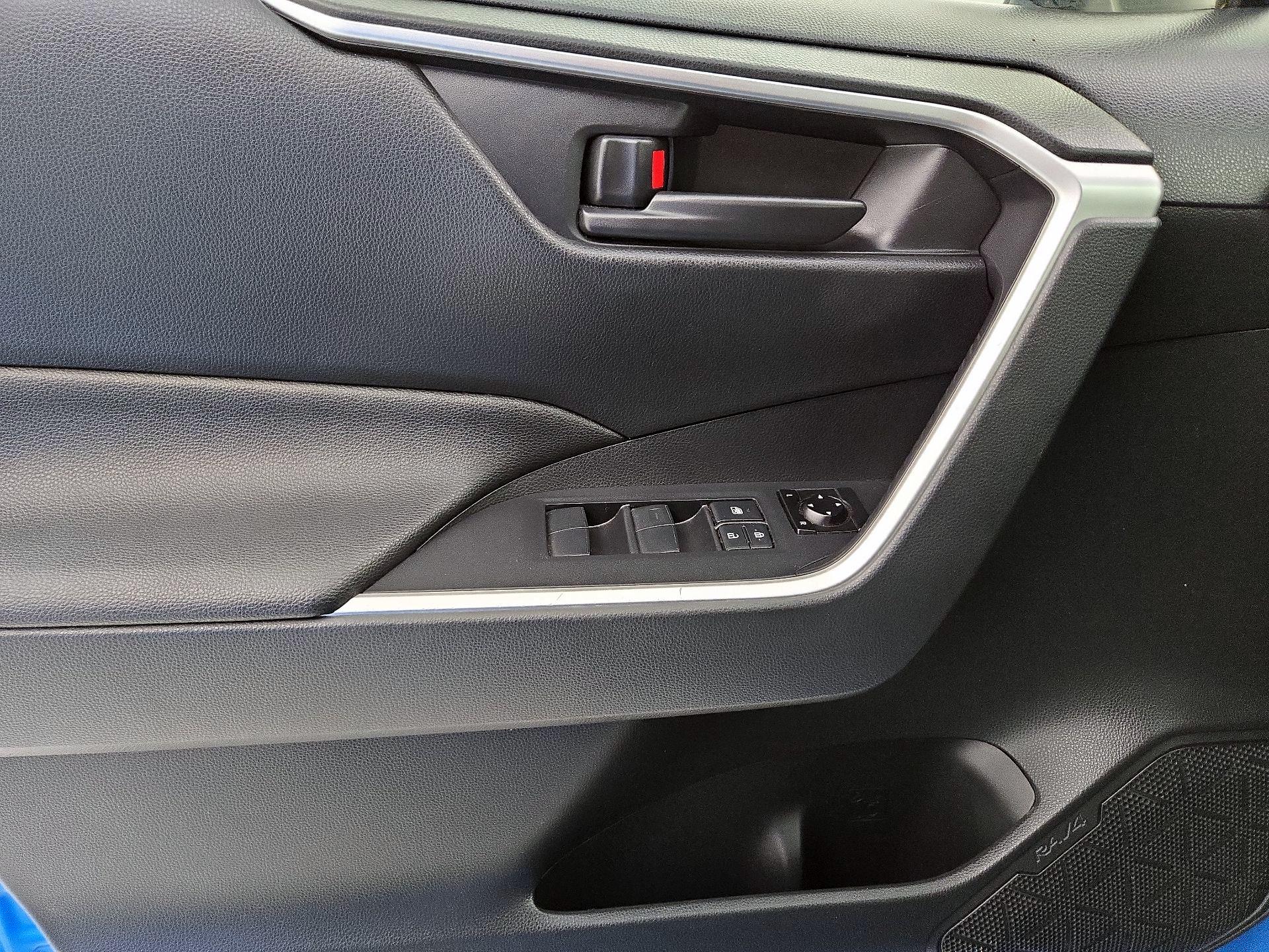 Thumbnail: 2019 Toyota RAV4 - 12