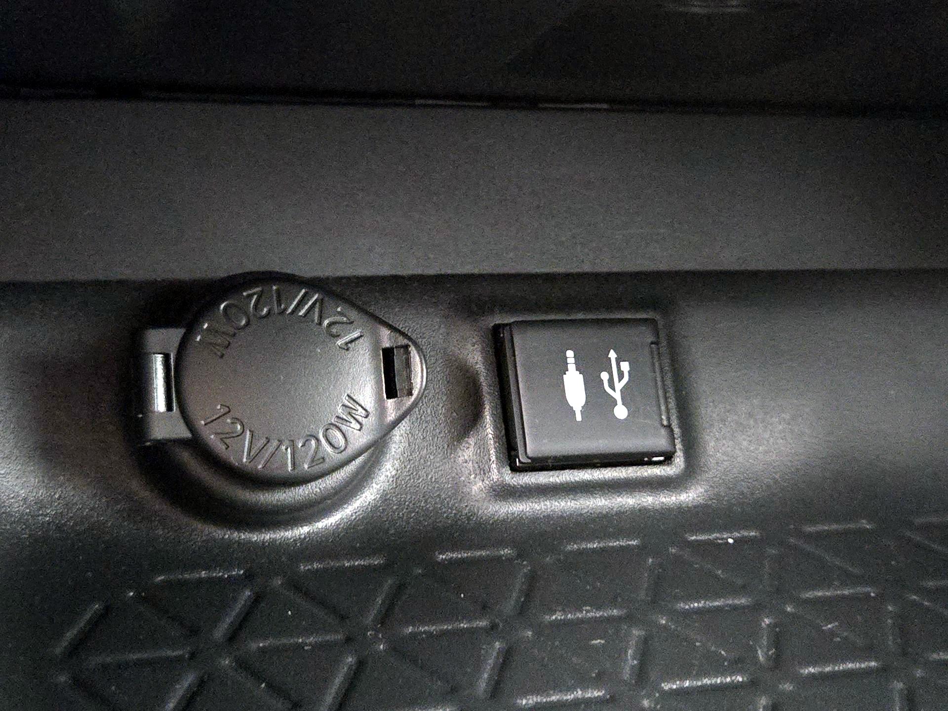 Thumbnail: 2019 Toyota RAV4 - 18