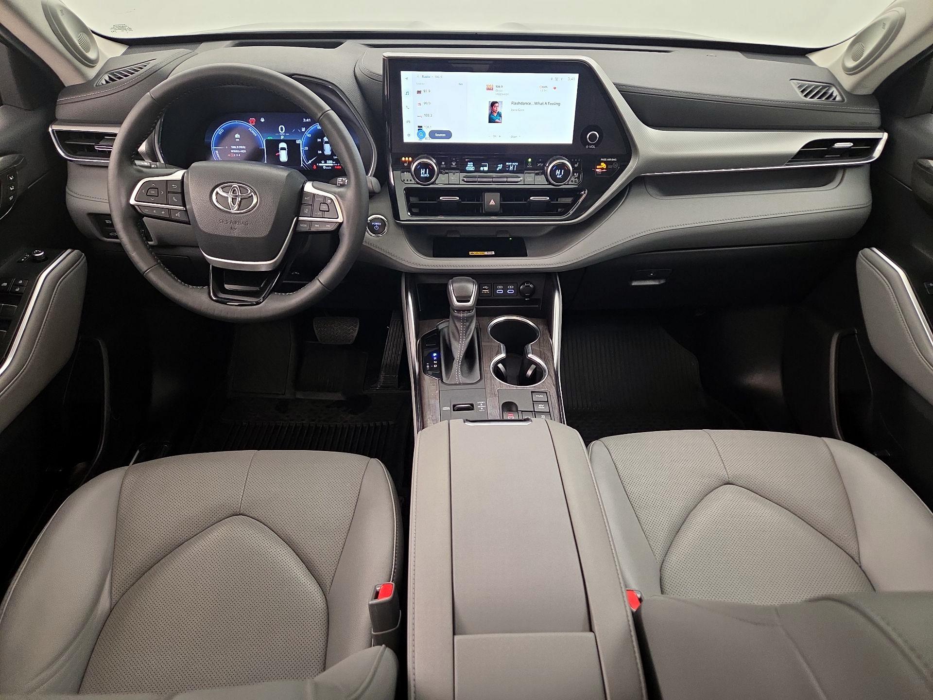 Thumbnail: 2023 Toyota Highlander - 9