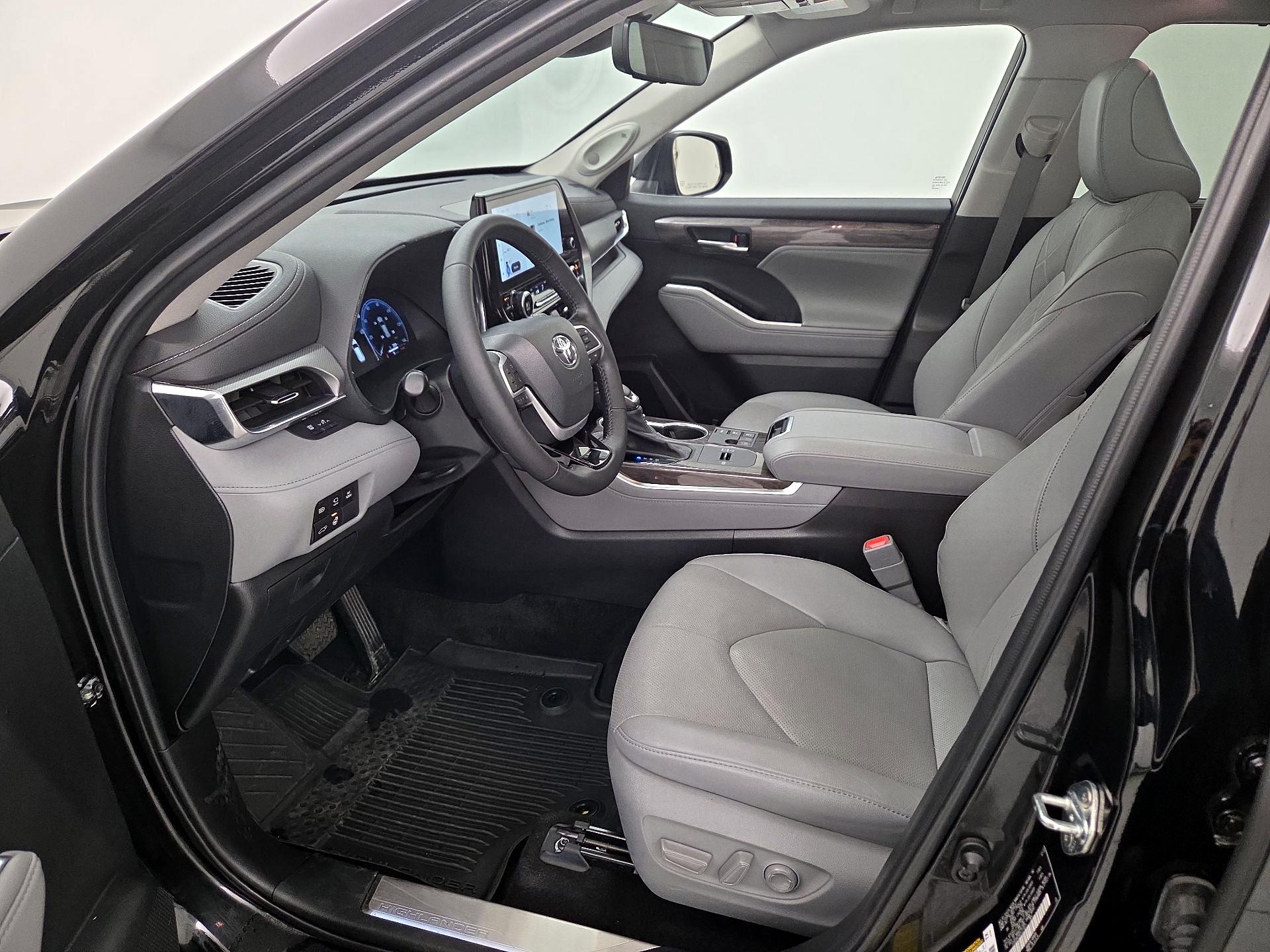 Thumbnail: 2023 Toyota Highlander - 11