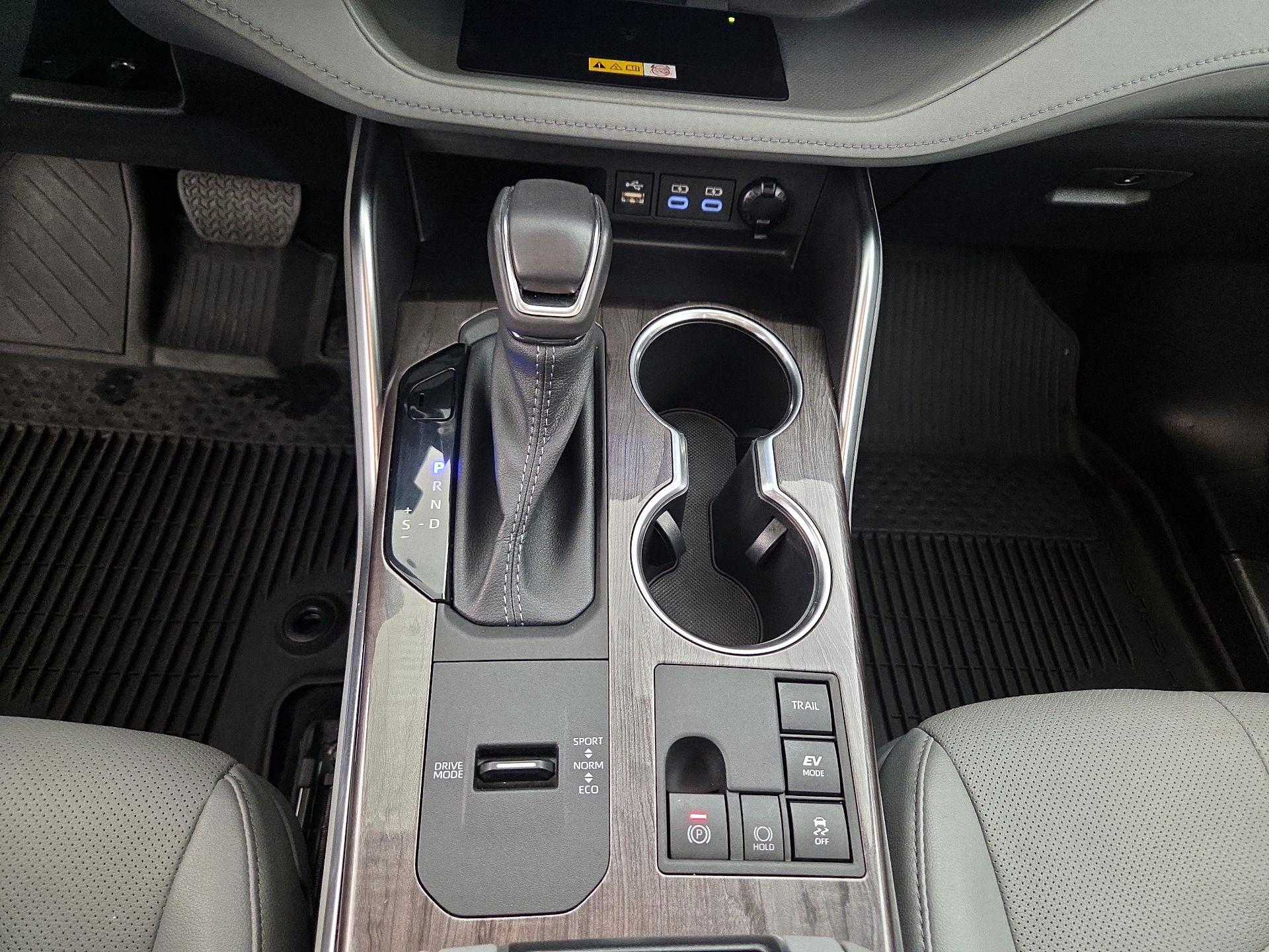 Thumbnail: 2023 Toyota Highlander - 17