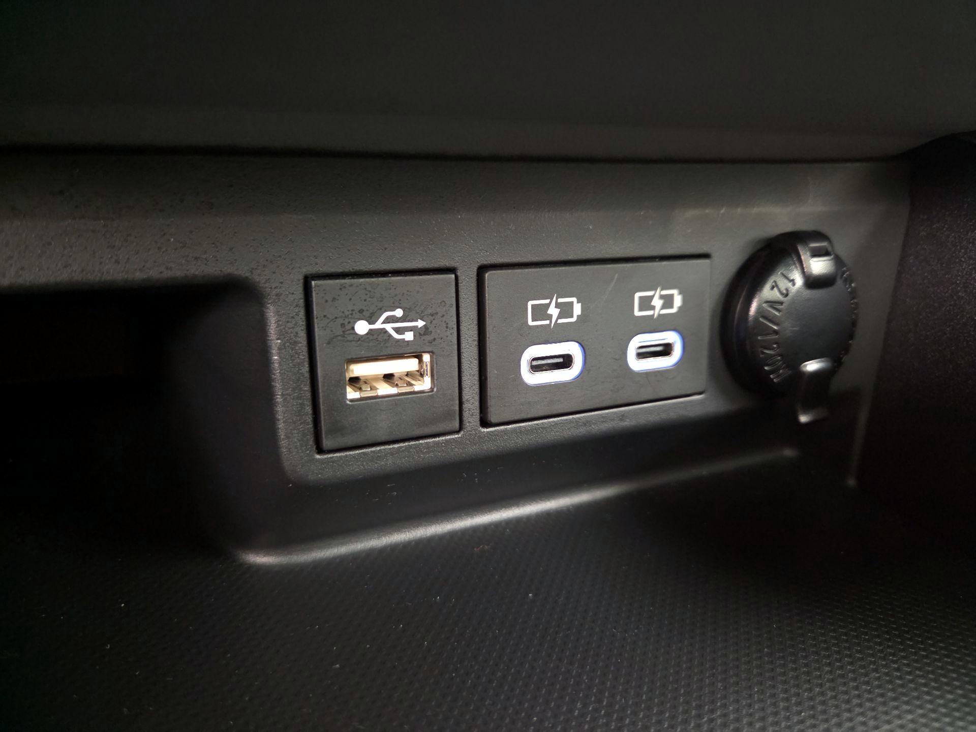 Thumbnail: 2023 Toyota Highlander - 18