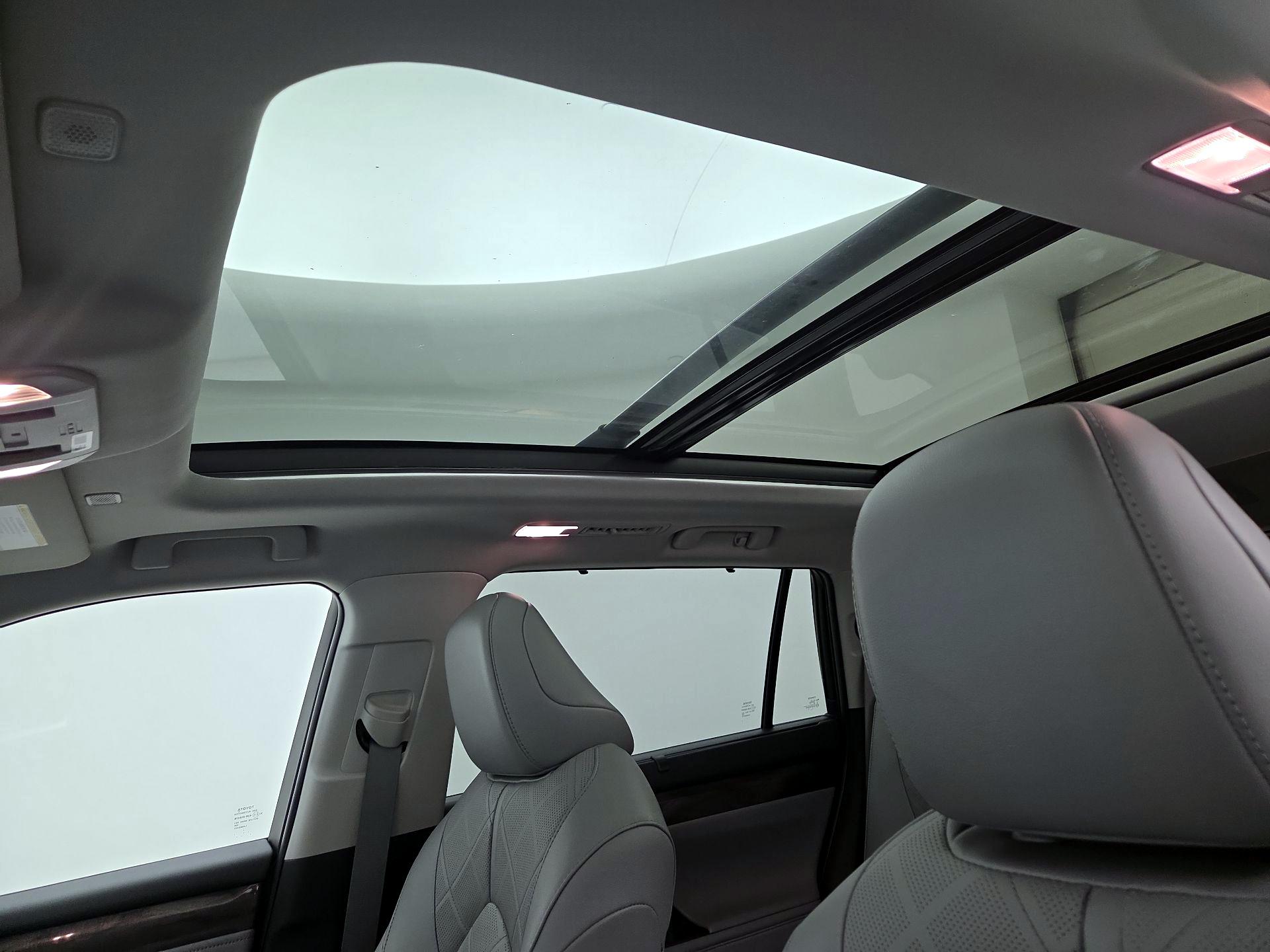 Thumbnail: 2023 Toyota Highlander - 19