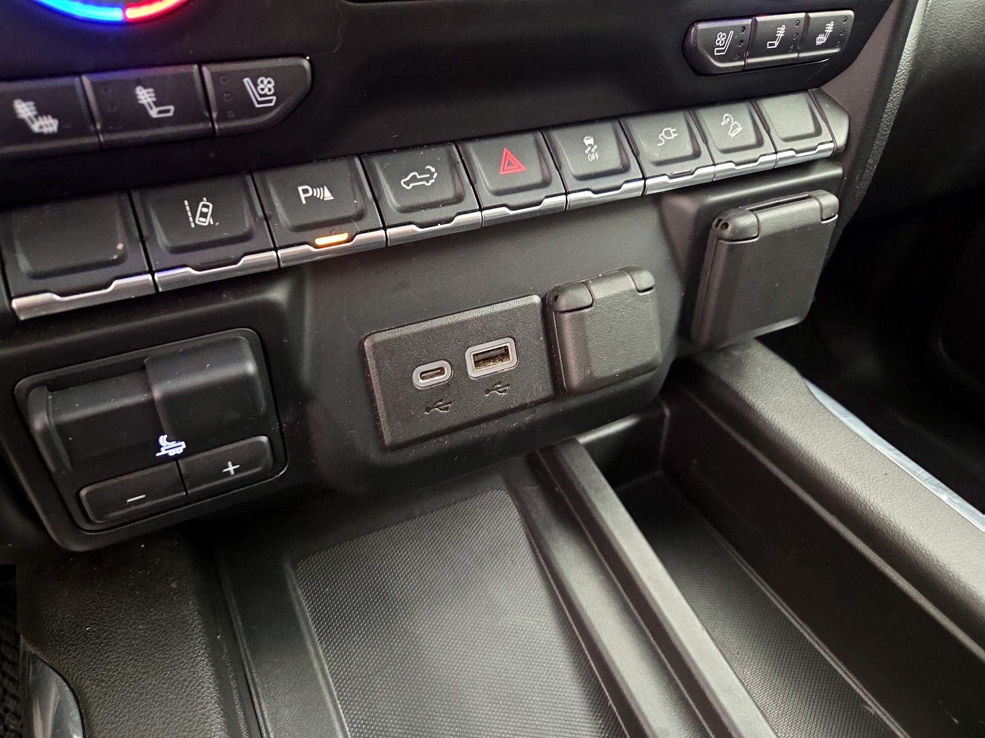 Thumbnail: 2022 GMC Sierra 3500 - 19