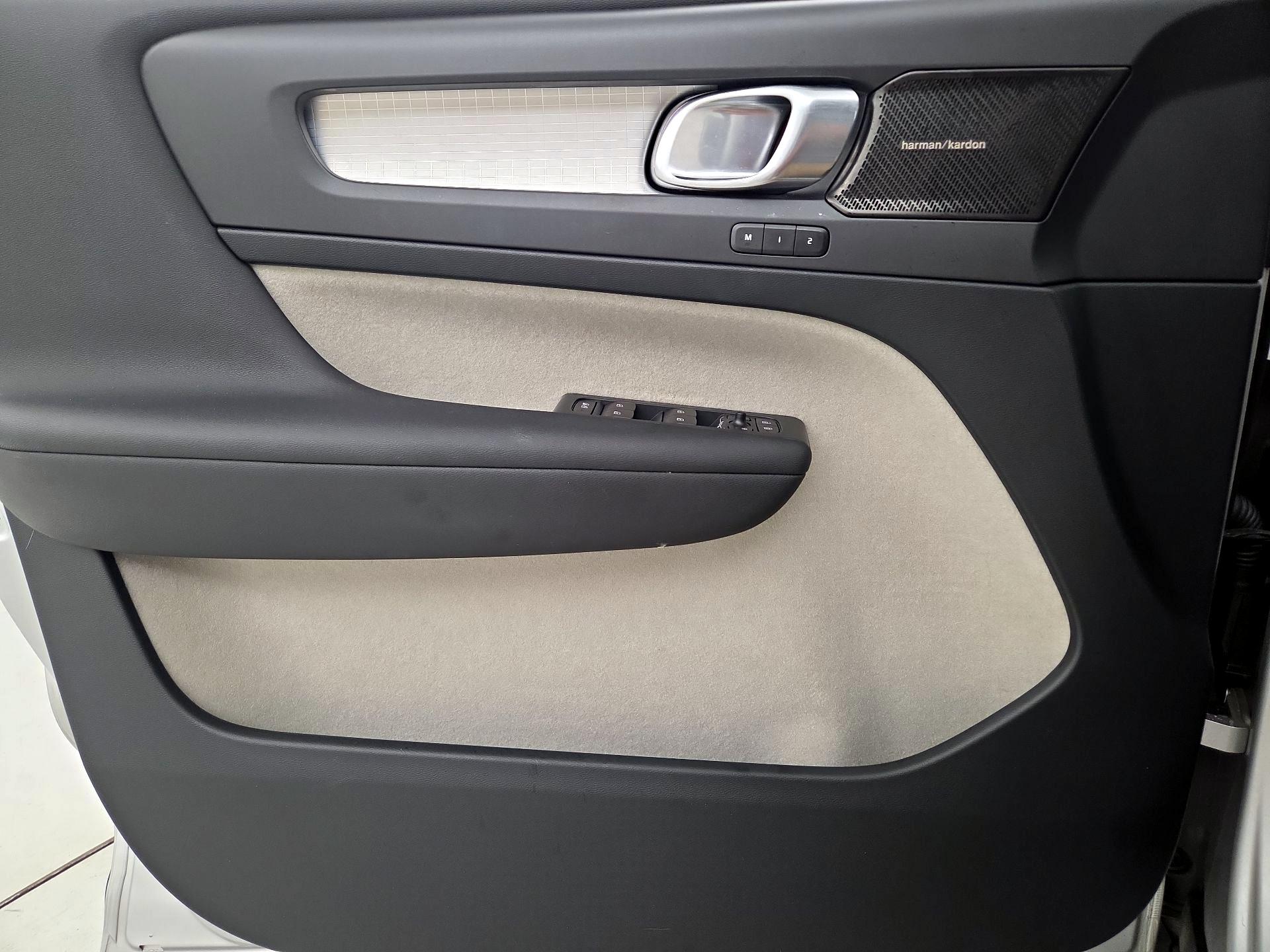 Thumbnail: 2019 Volvo XC40 - 12