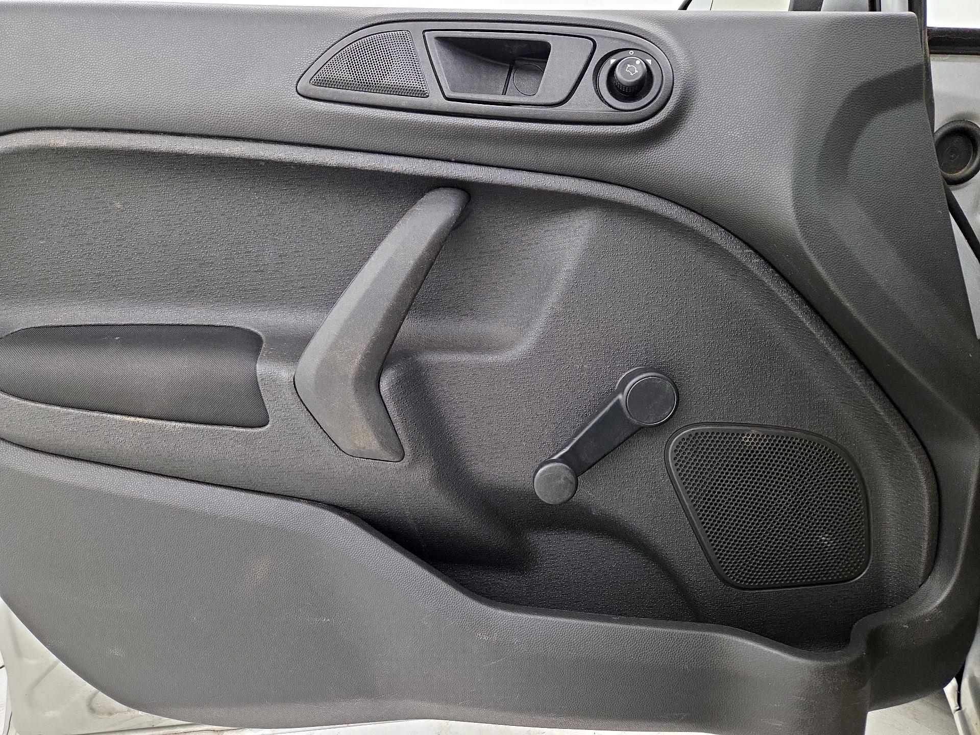 Thumbnail: 2016 Ford Fiesta - 12