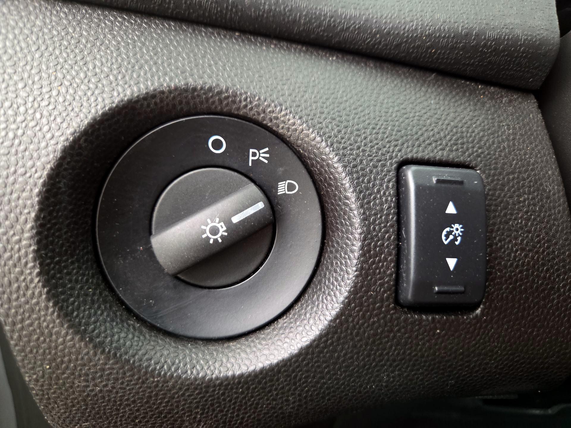 Thumbnail: 2016 Ford Fiesta - 13