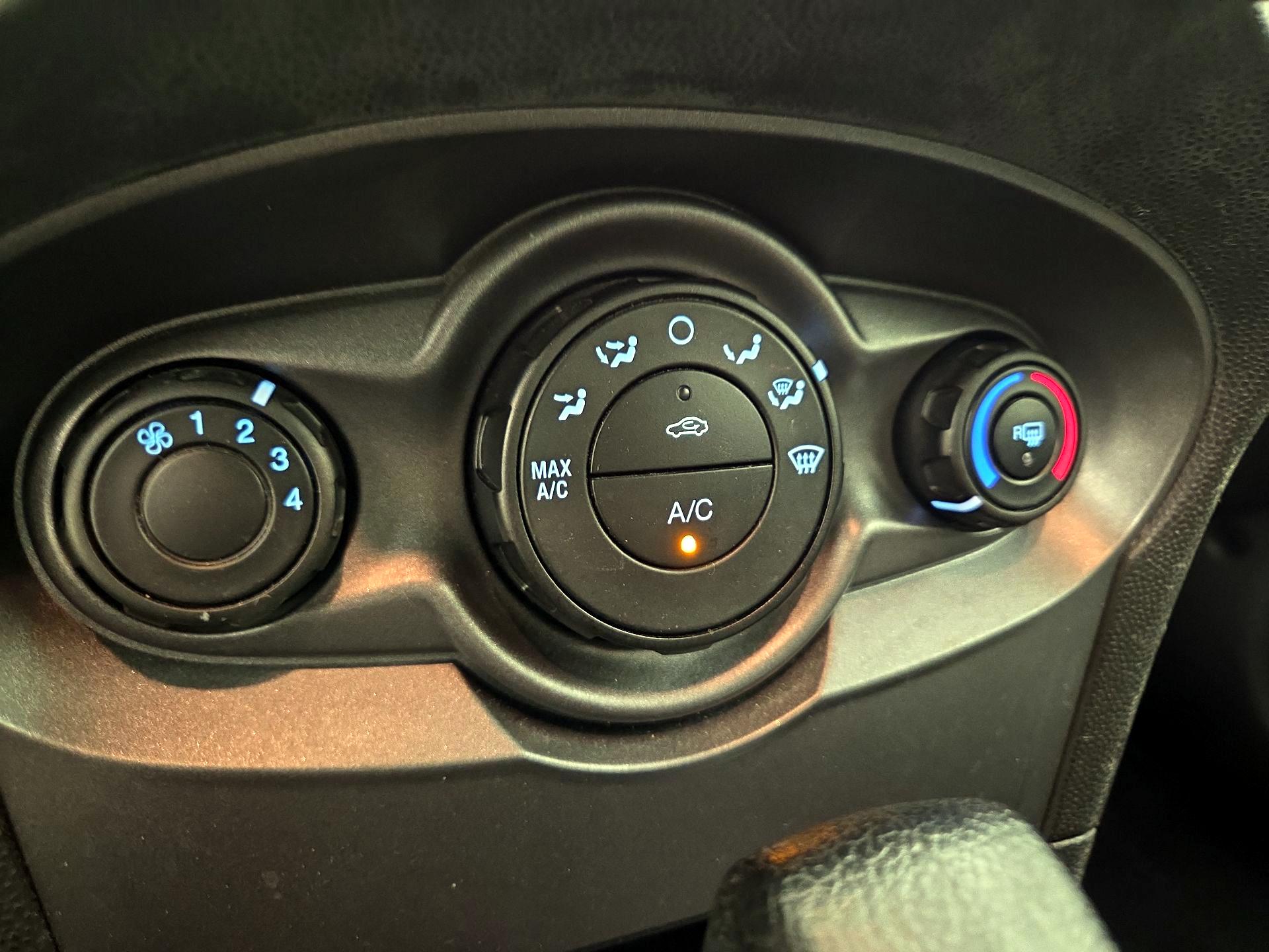 Thumbnail: 2016 Ford Fiesta - 15