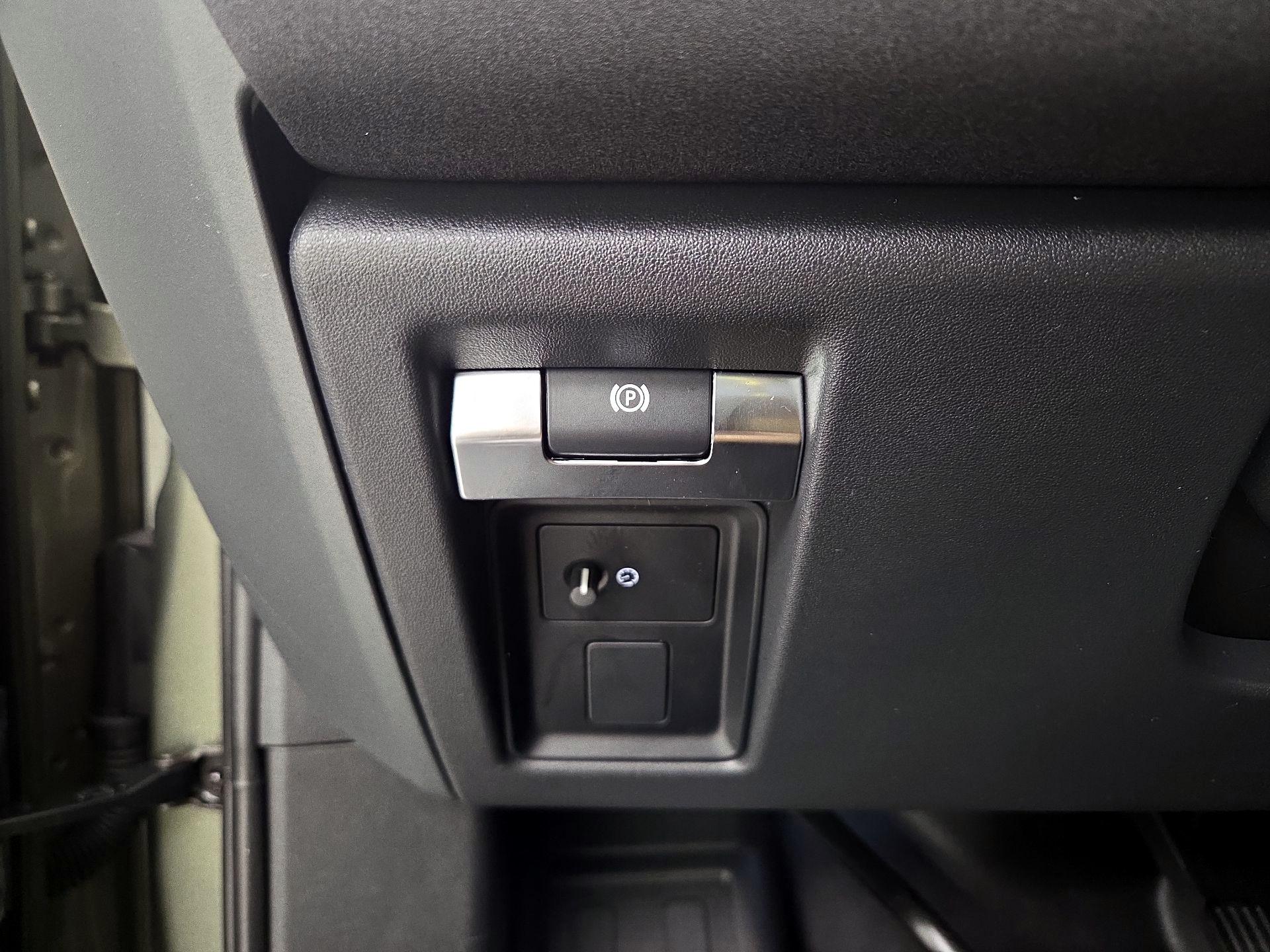 Thumbnail: 2023 Land Rover Defender - 13