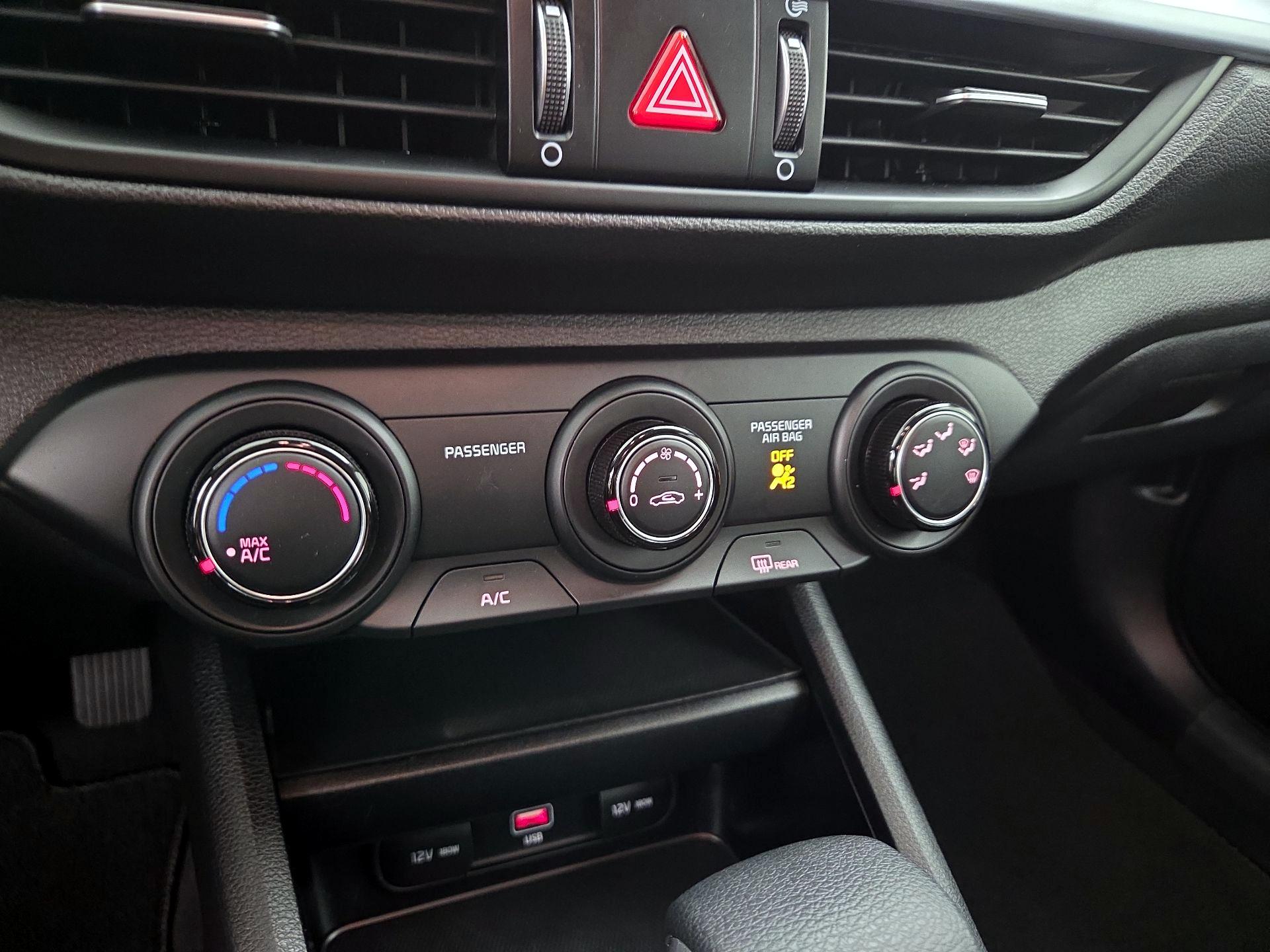 Thumbnail: 2022 Kia Forte - 16