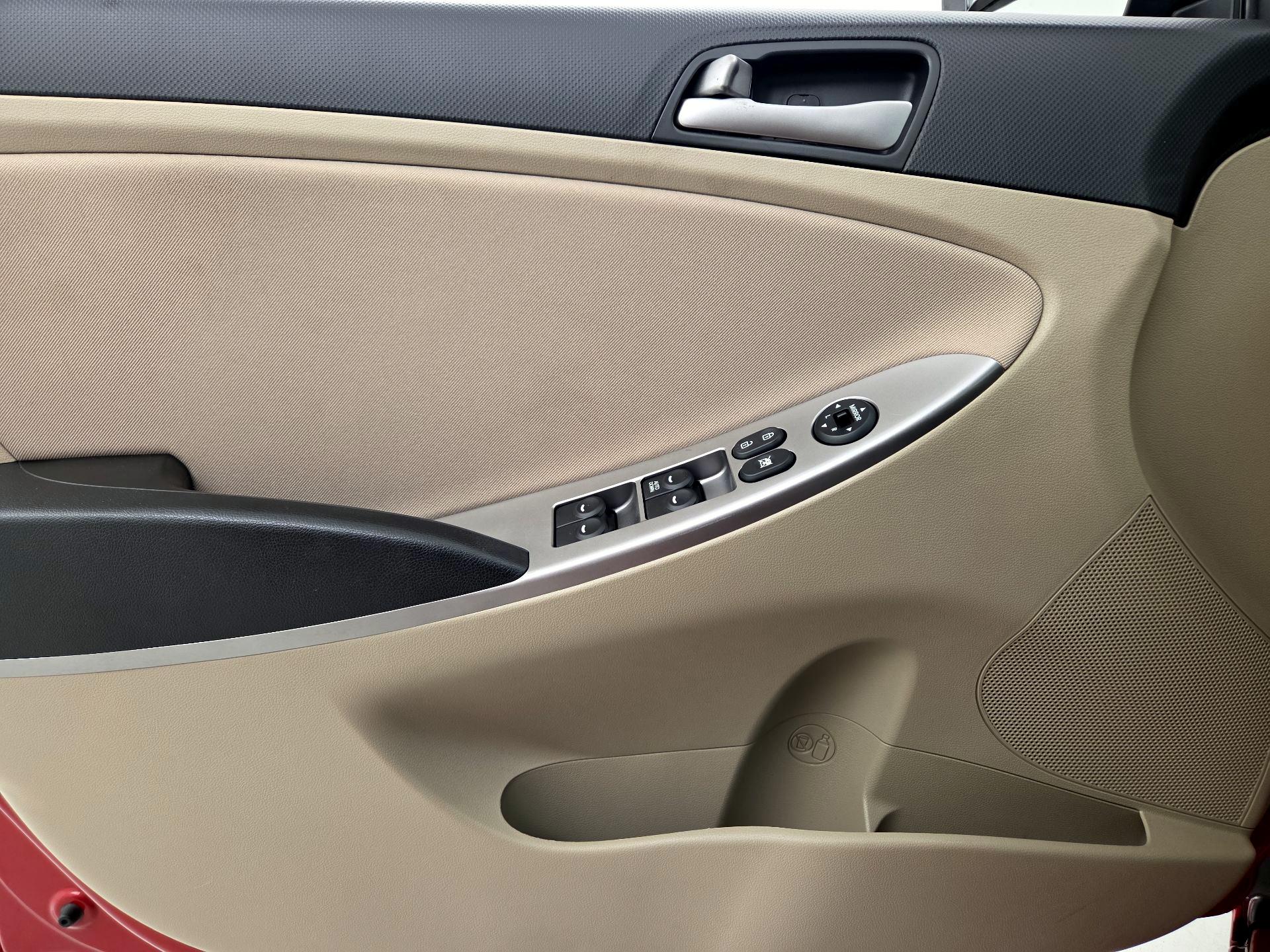 Thumbnail: 2017 Hyundai Accent - 12