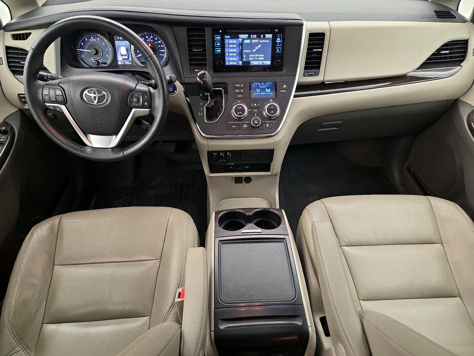 Thumbnail: 2017 Toyota Sienna - 9