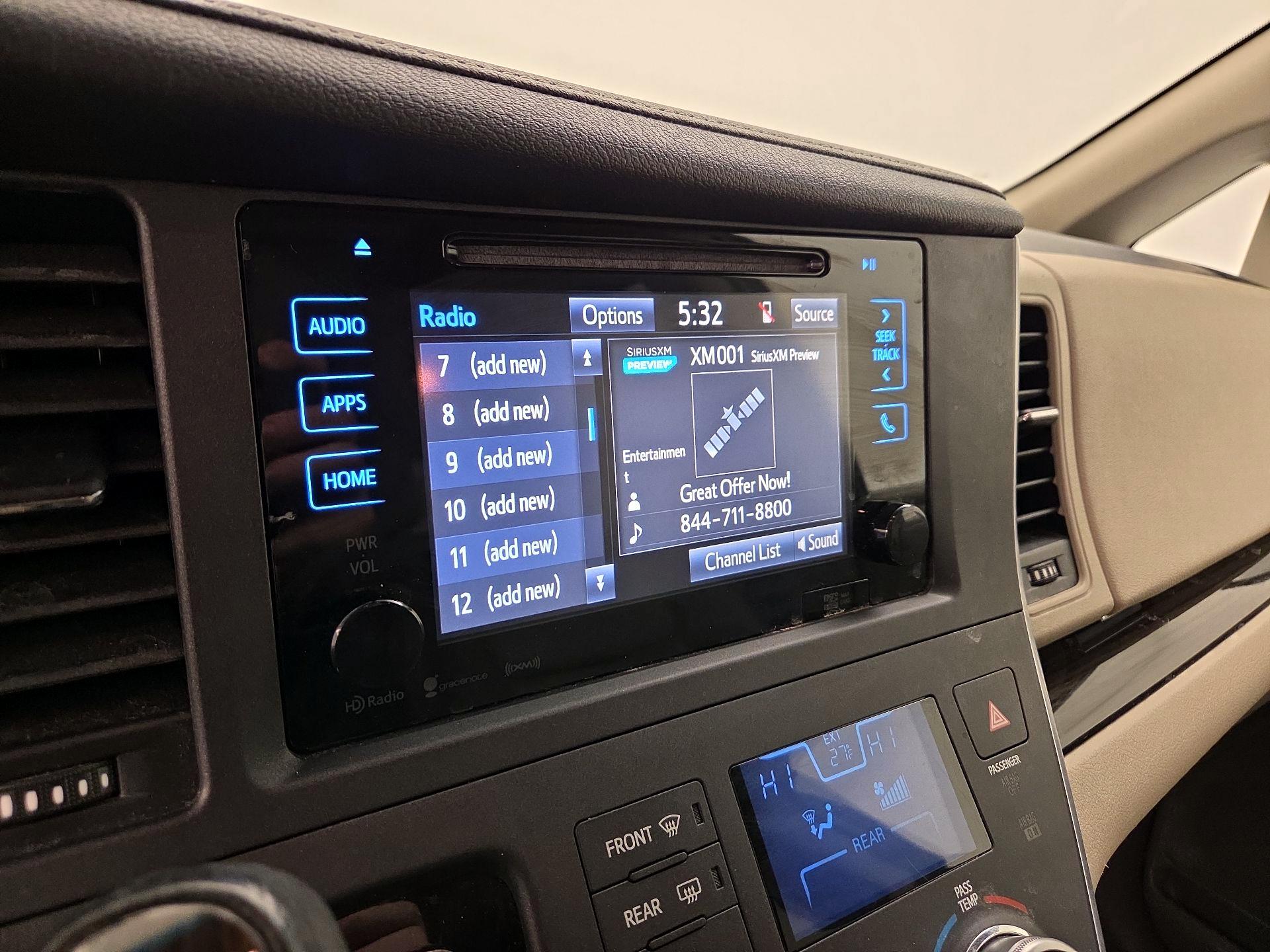 Thumbnail: 2017 Toyota Sienna - 15