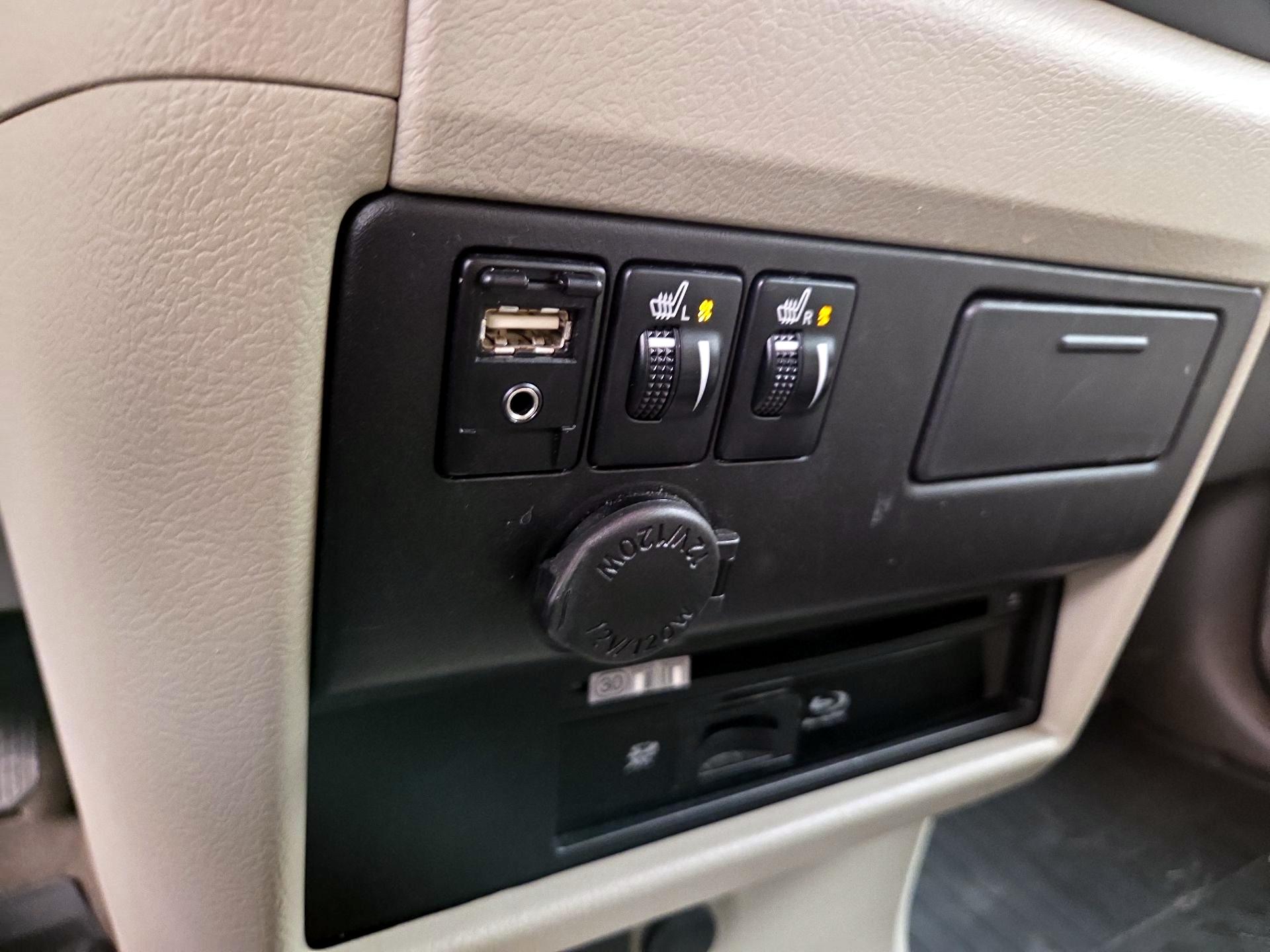 Thumbnail: 2017 Toyota Sienna - 18