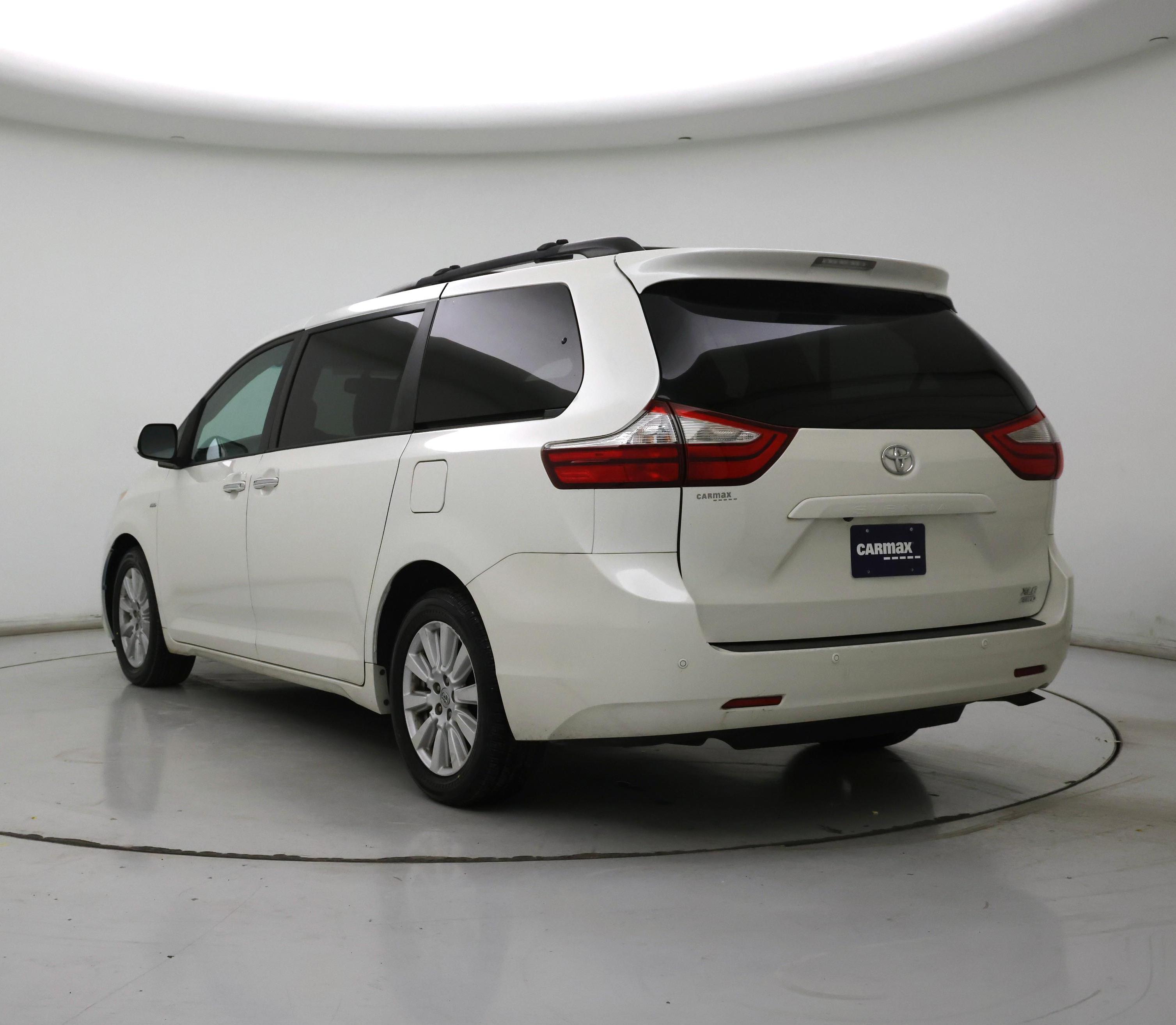 Thumbnail: 2017 Toyota Sienna - 2