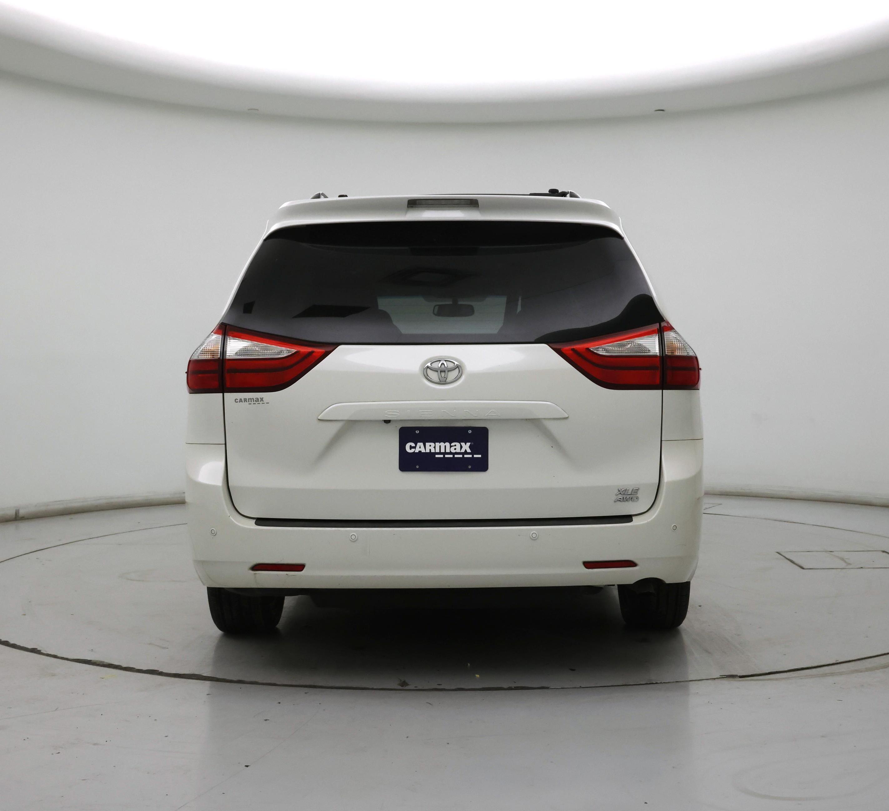 Thumbnail: 2017 Toyota Sienna - 6