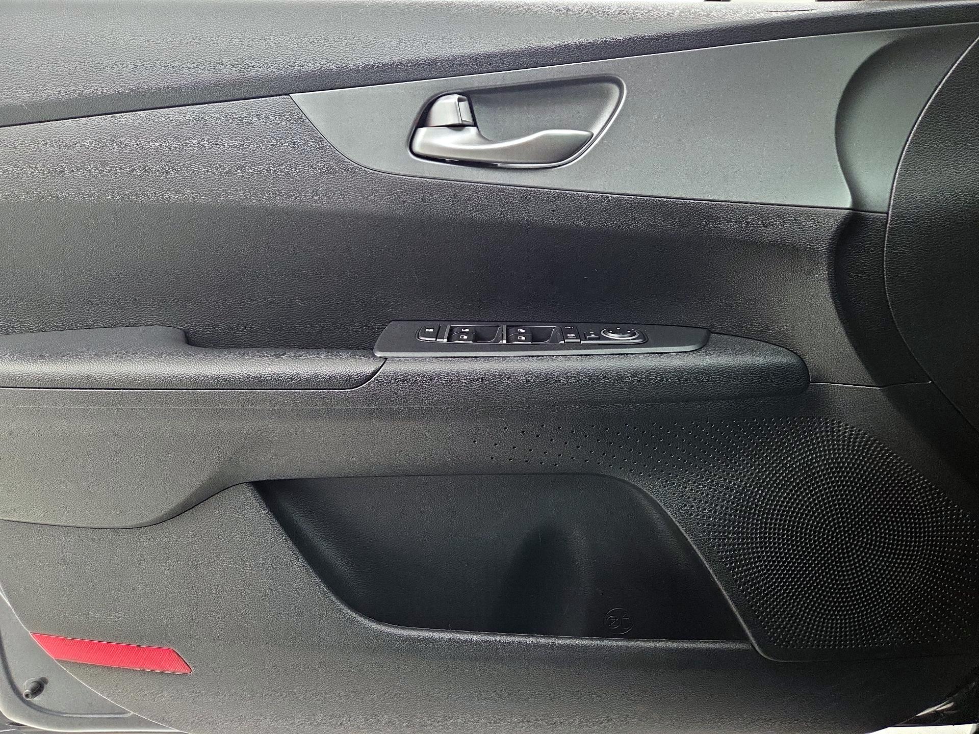 Thumbnail: 2019 Kia Forte - 12