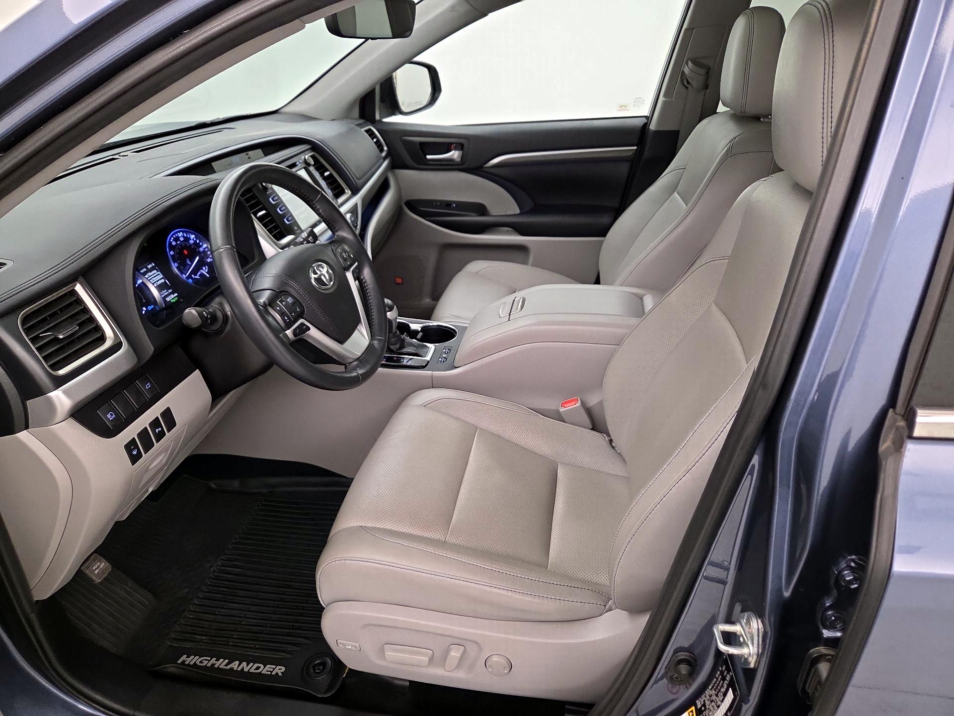 Thumbnail: 2019 Toyota Highlander - 11