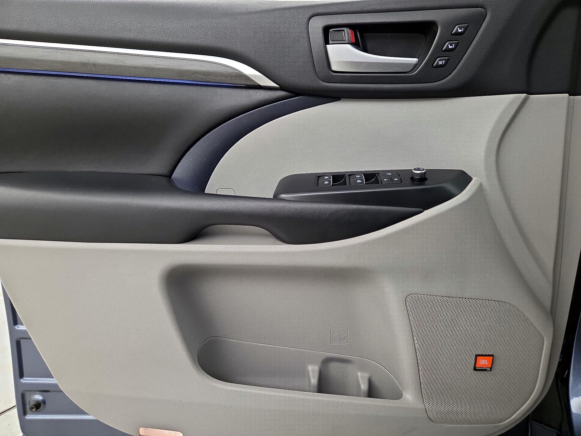 Thumbnail: 2019 Toyota Highlander - 12